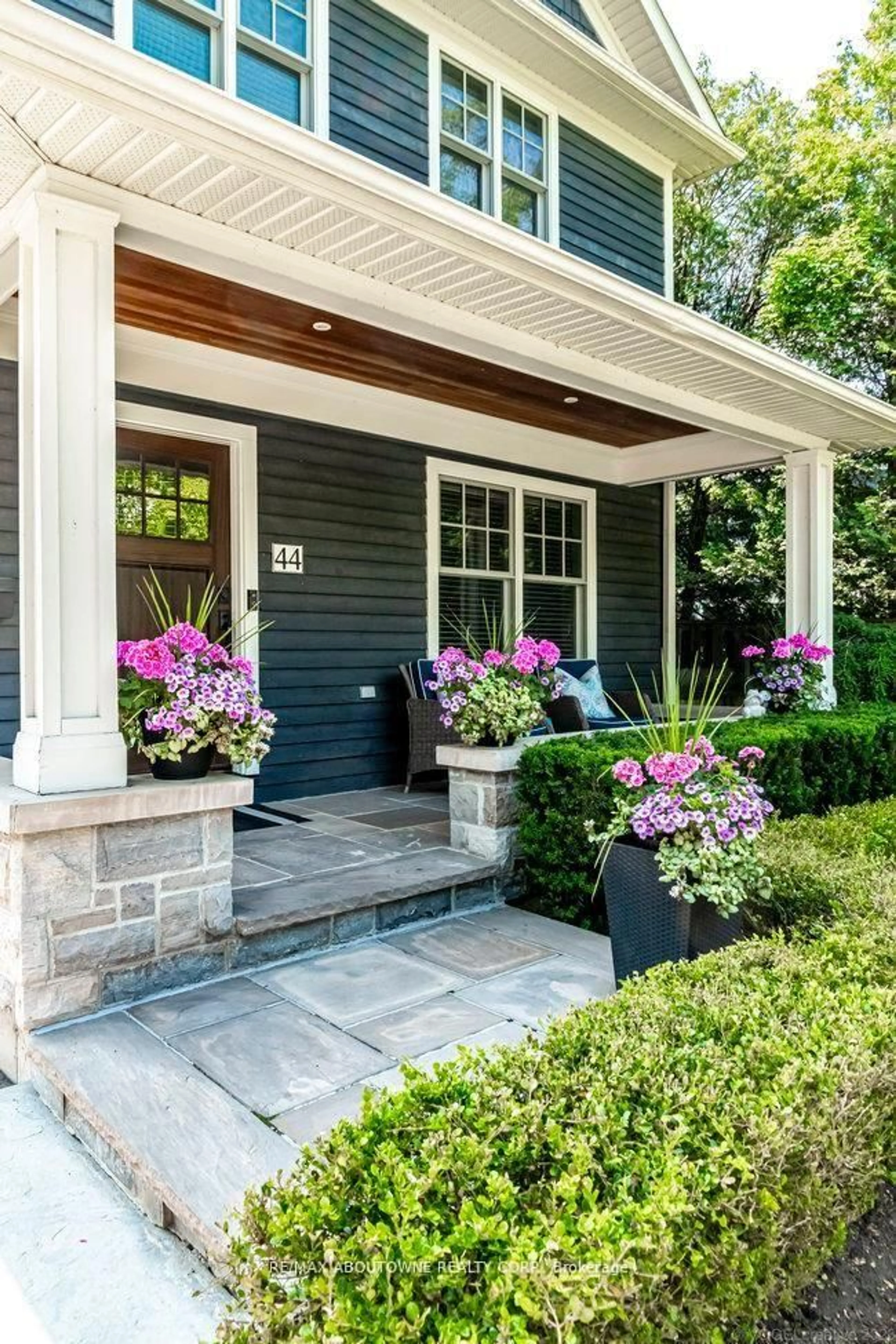 Unknown for 44 Head St, Oakville Ontario L6K 1L5