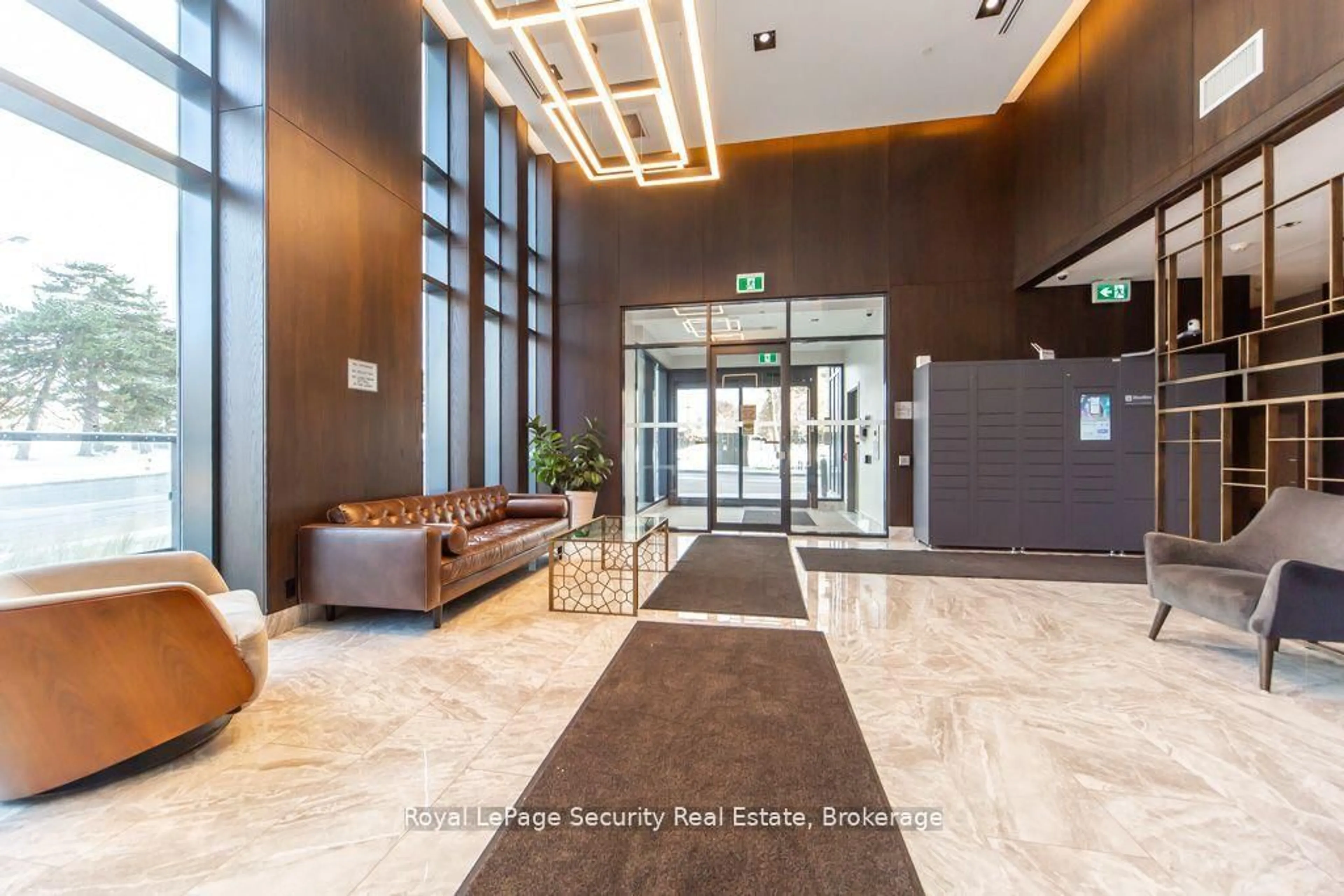 Indoor foyer for 1461 Lawrence Ave #2009, Toronto Ontario M6L 0A6