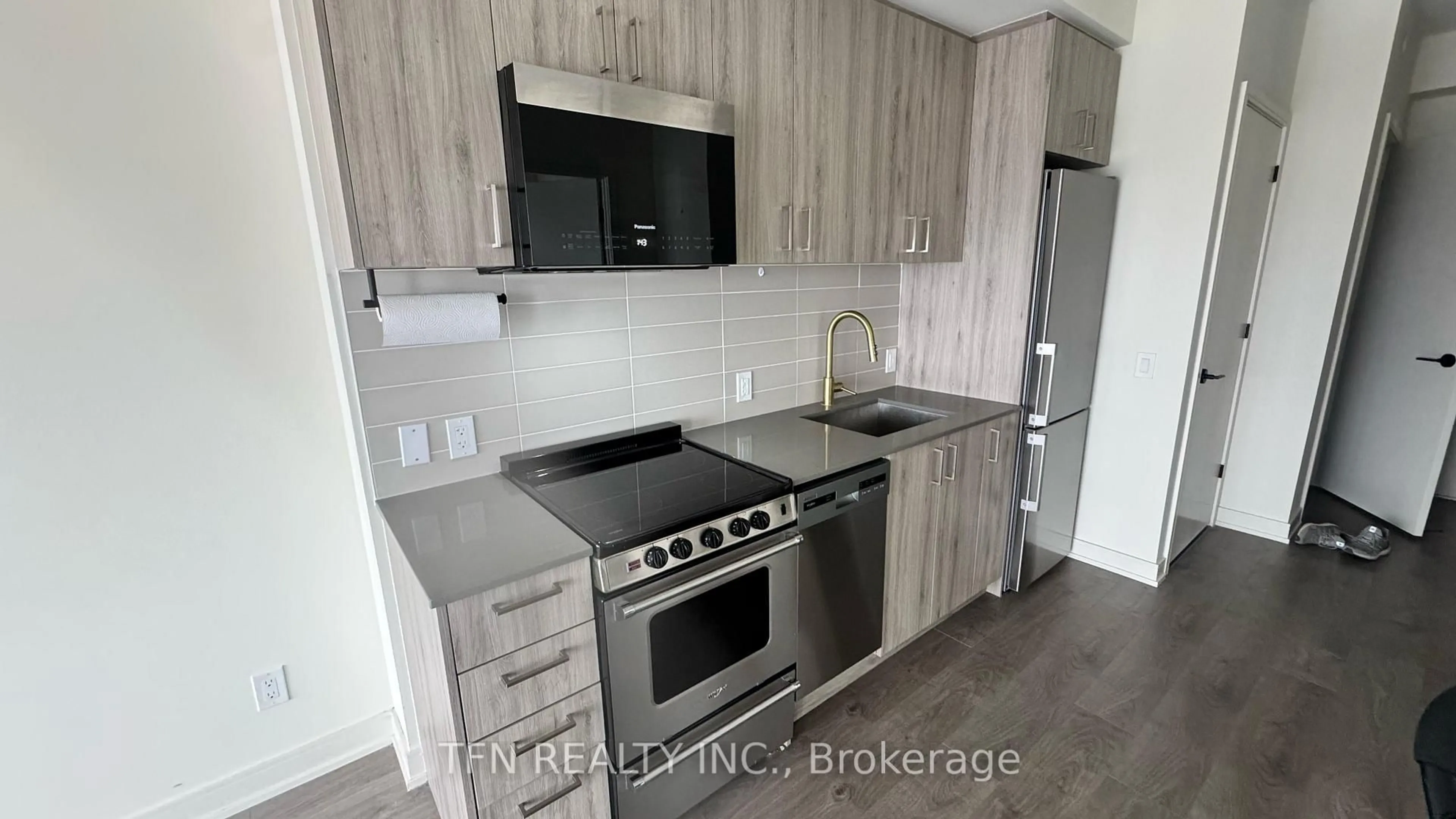 Standard kitchen, unknown for 8010 Derry Rd #1306, Milton Ontario L9T 3L3