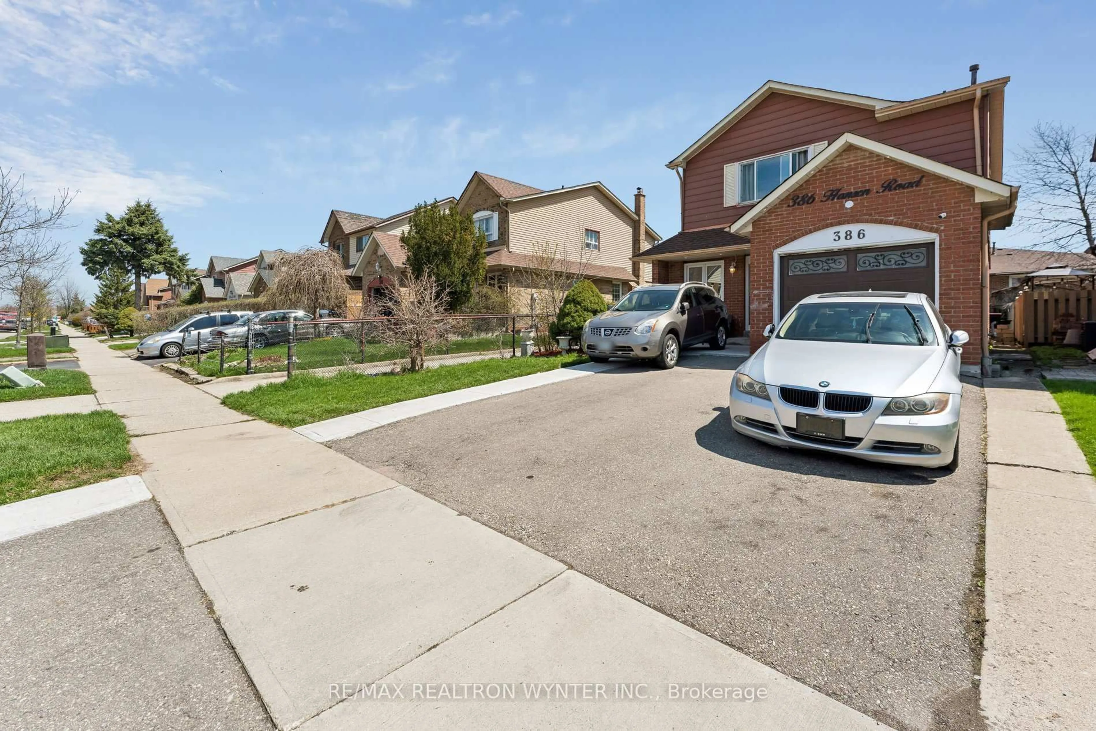A pic from outside/outdoor area/front of a property/back of a property/a pic from drone, street for 386 Hansen Rd, Brampton Ontario L6V 3P7