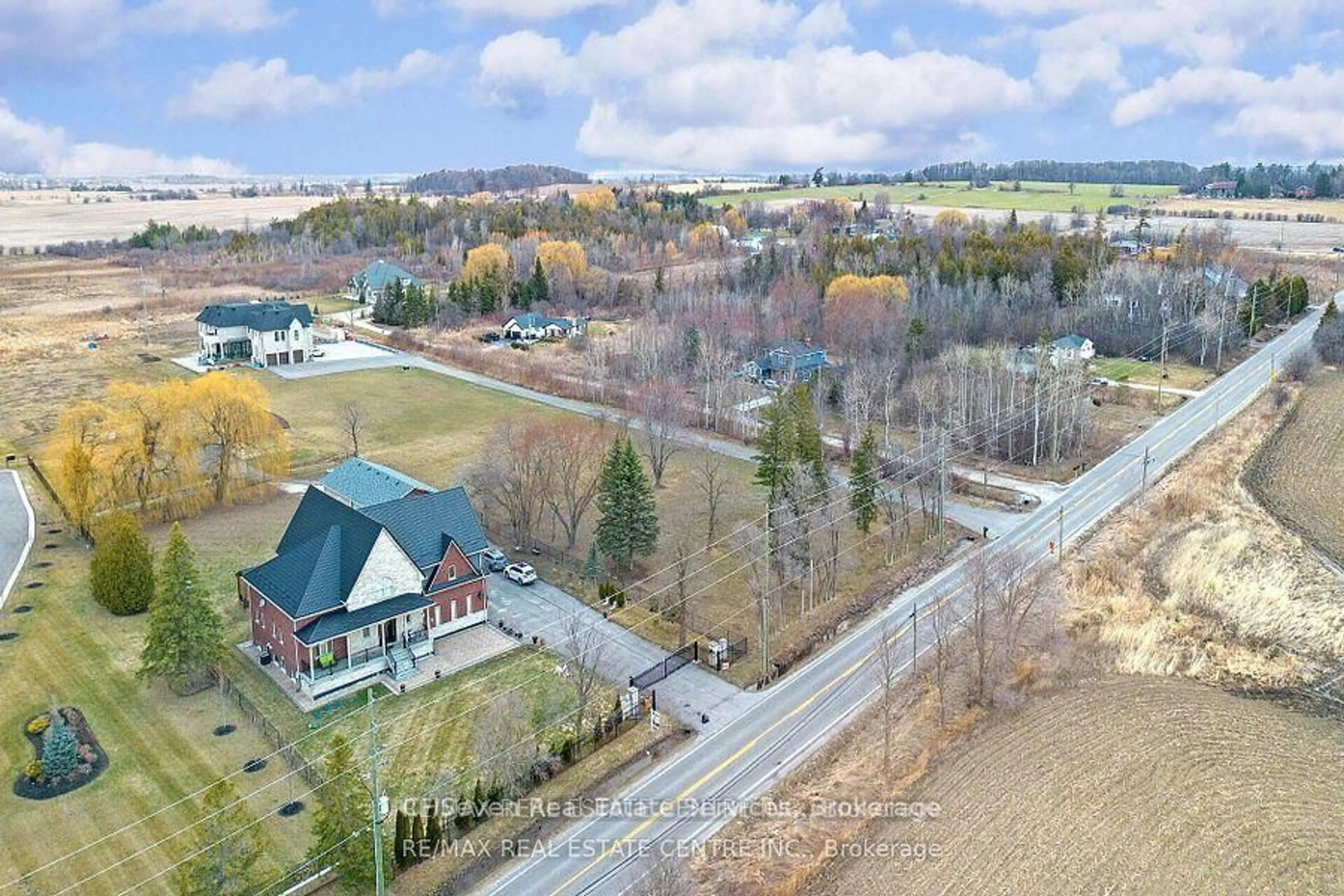 A pic from outside/outdoor area/front of a property/back of a property/a pic from drone, mountain view for 14645 5 Sdrd, Halton Hills Ontario L4G 4S5