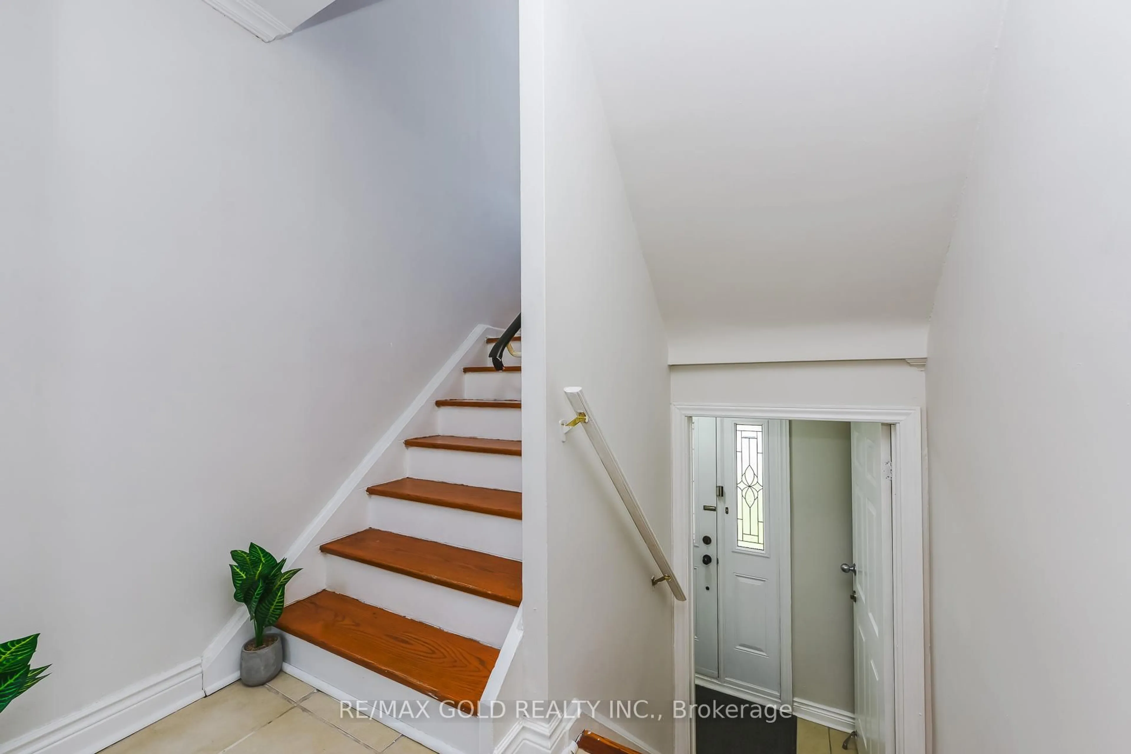 Unknown for 7464 Homeside Gdns, Mississauga Ontario L4T 2A7