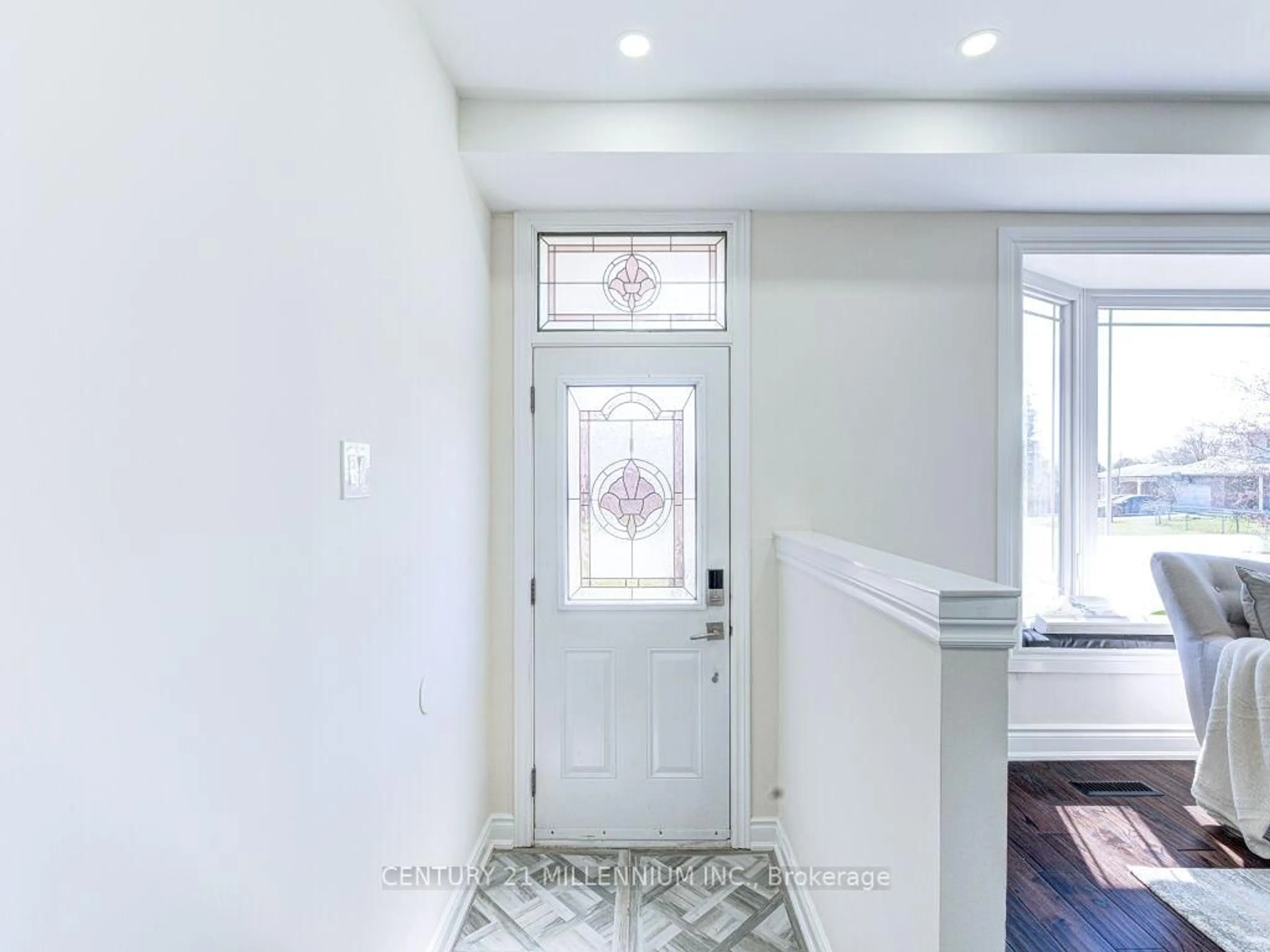 Indoor entryway for 214 Folkstone Cres, Brampton Ontario L6T 3N6