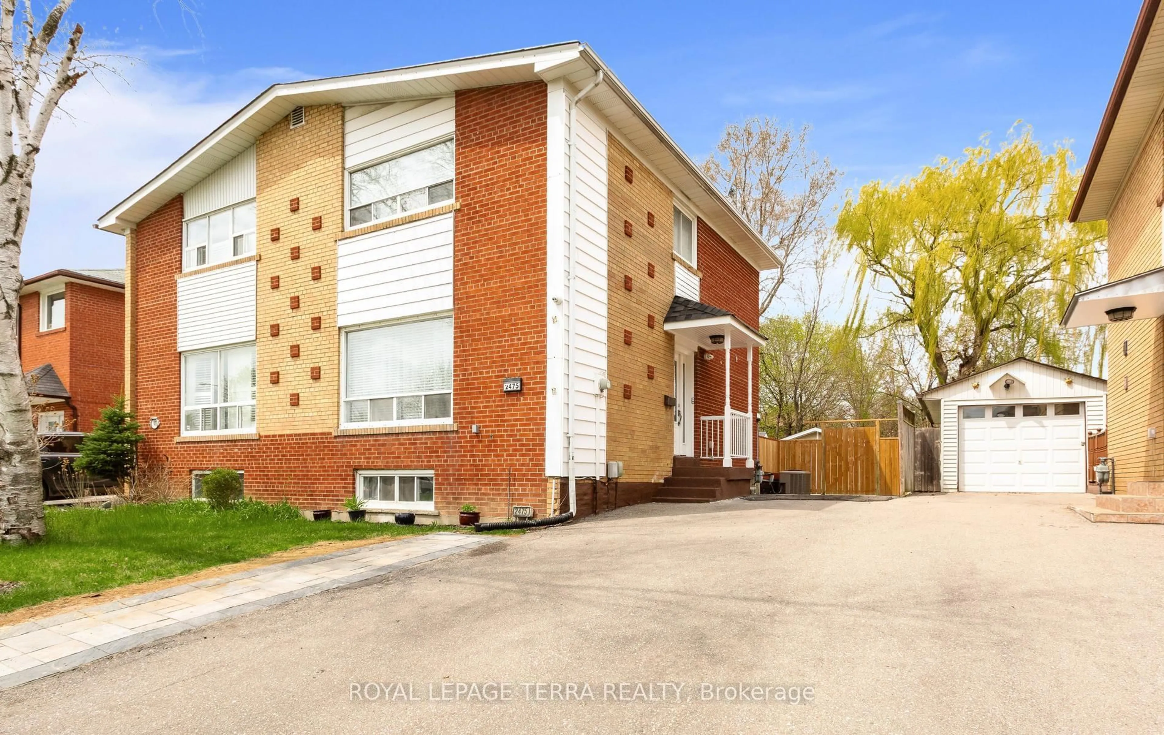 Home with brick exterior material, street for 2475 Brookhurst Rd, Mississauga Ontario L5J 1R4