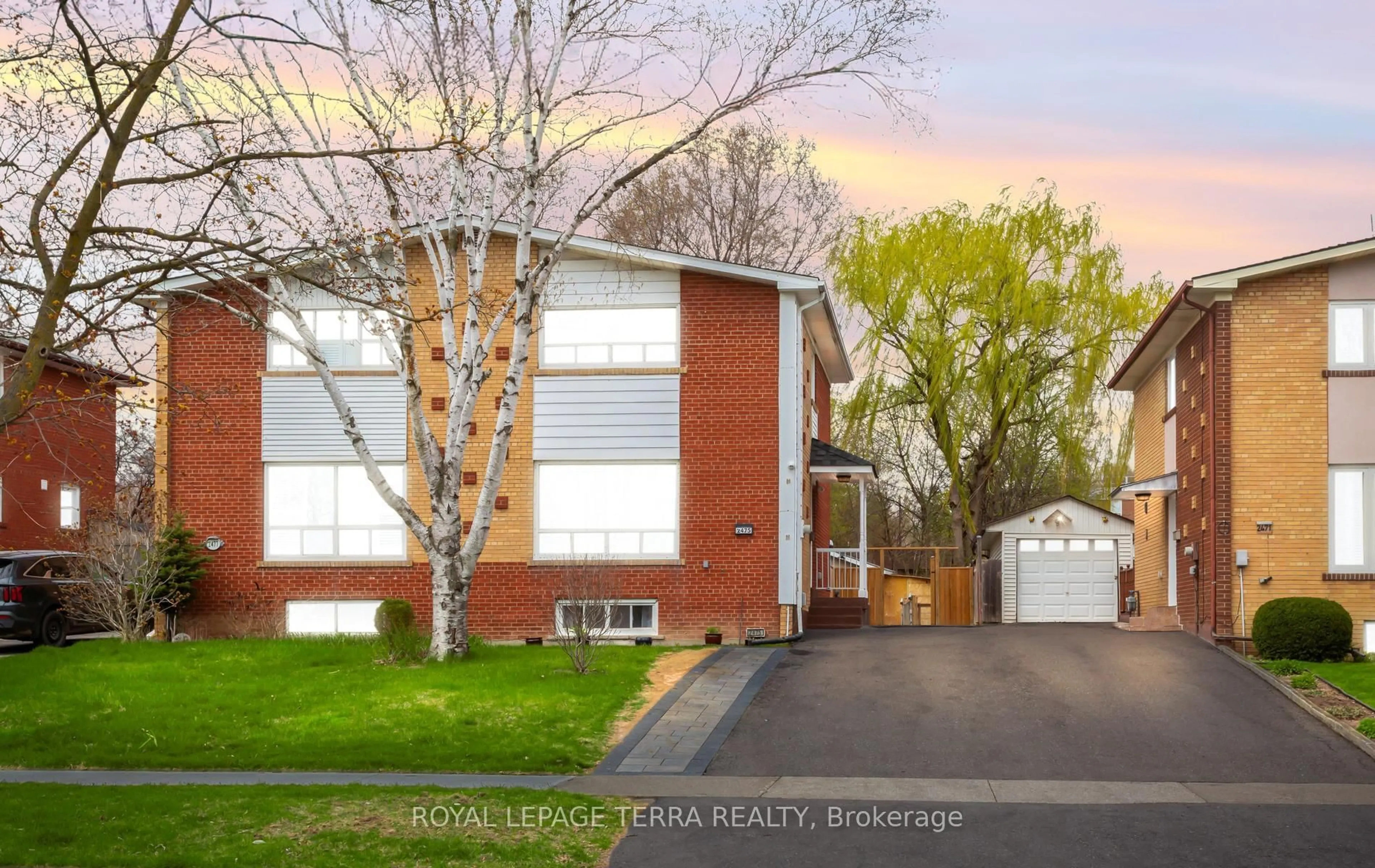 Home with brick exterior material, street for 2475 Brookhurst Rd, Mississauga Ontario L5J 1R4