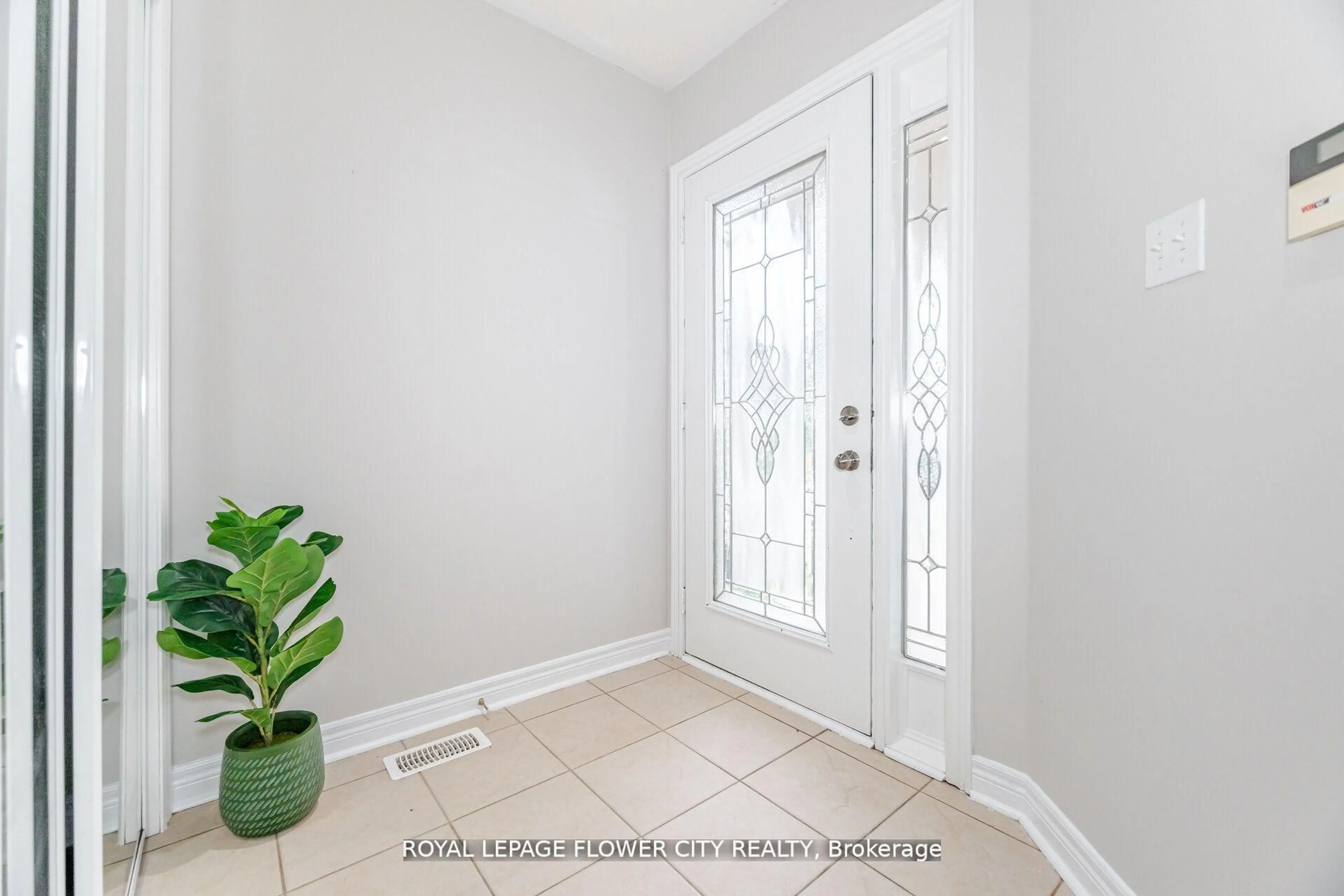 Indoor entryway for 61 Headwater Rd, Caledon Ontario L7E 2W4