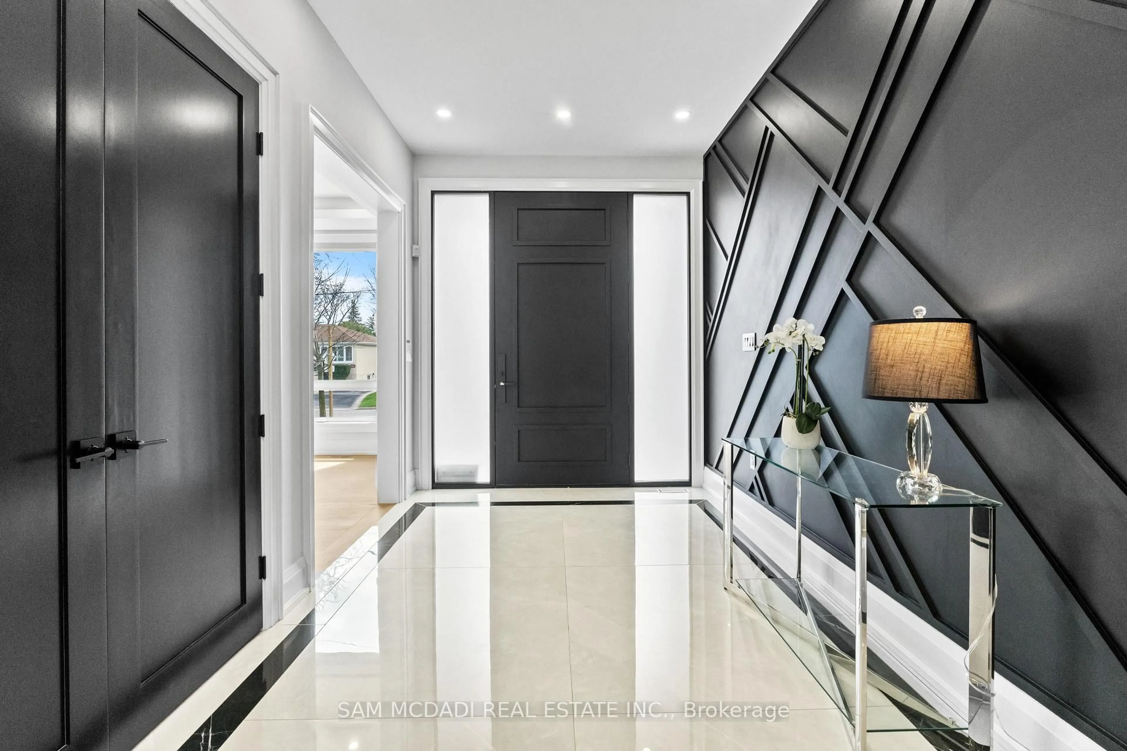 Indoor entryway for 107 Vista Blvd, Mississauga Ontario L5M 1W1