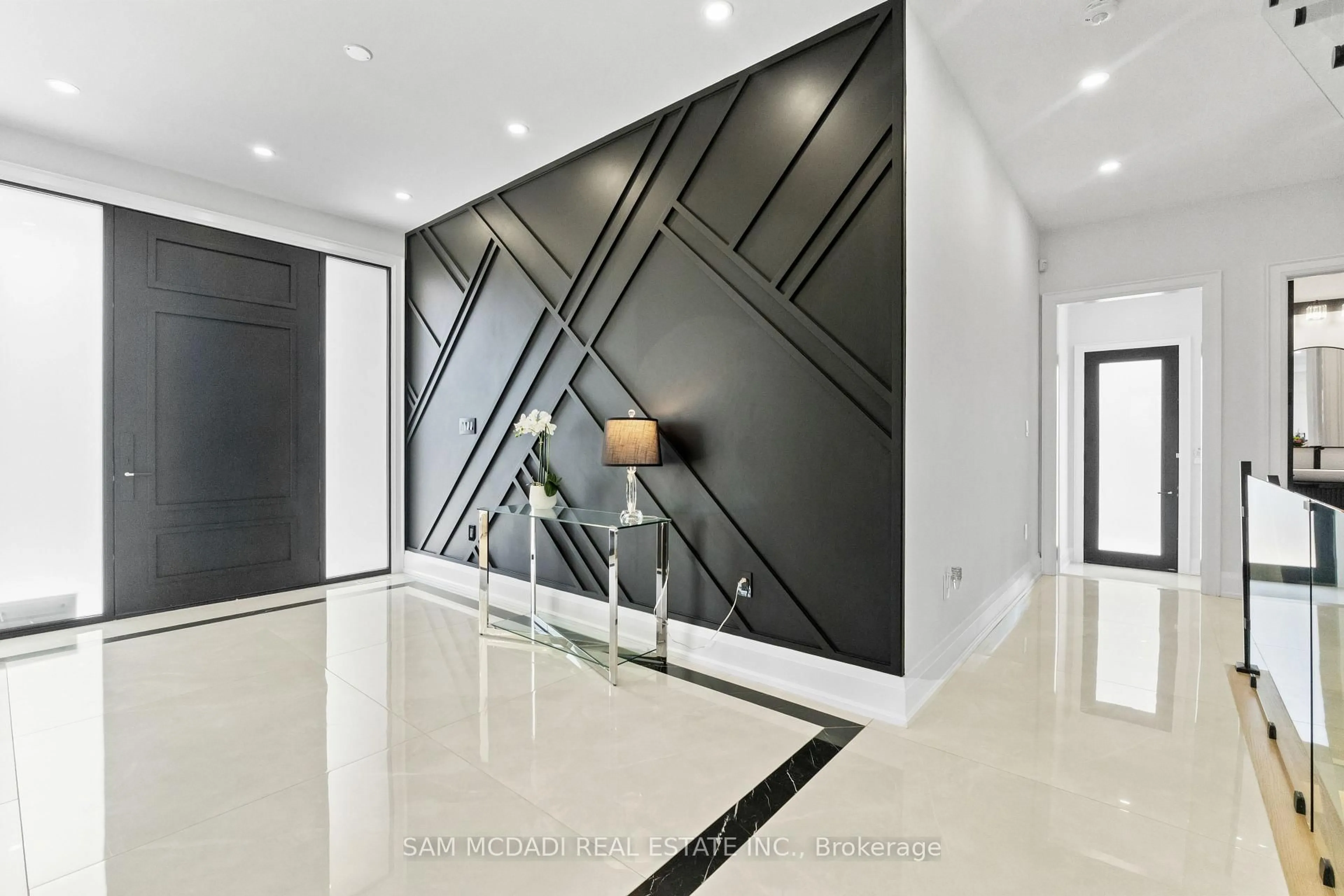 Indoor foyer for 107 Vista Blvd, Mississauga Ontario L5M 1W1