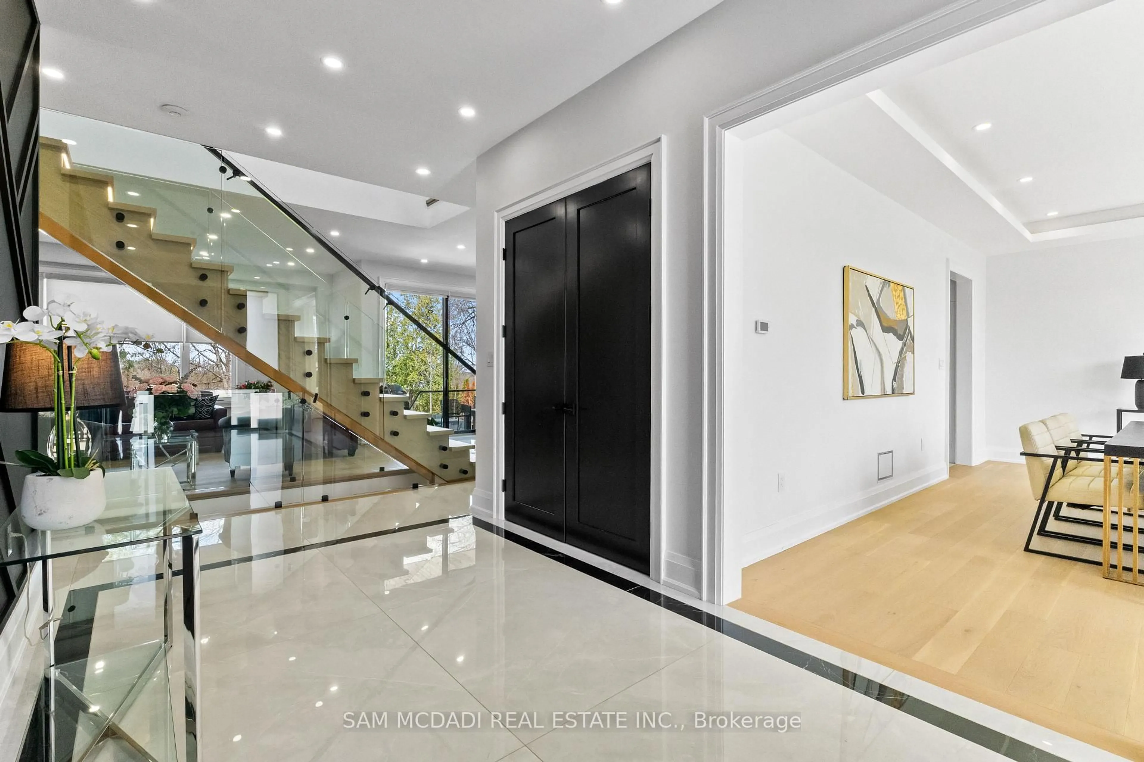 Indoor foyer for 107 Vista Blvd, Mississauga Ontario L5M 1W1