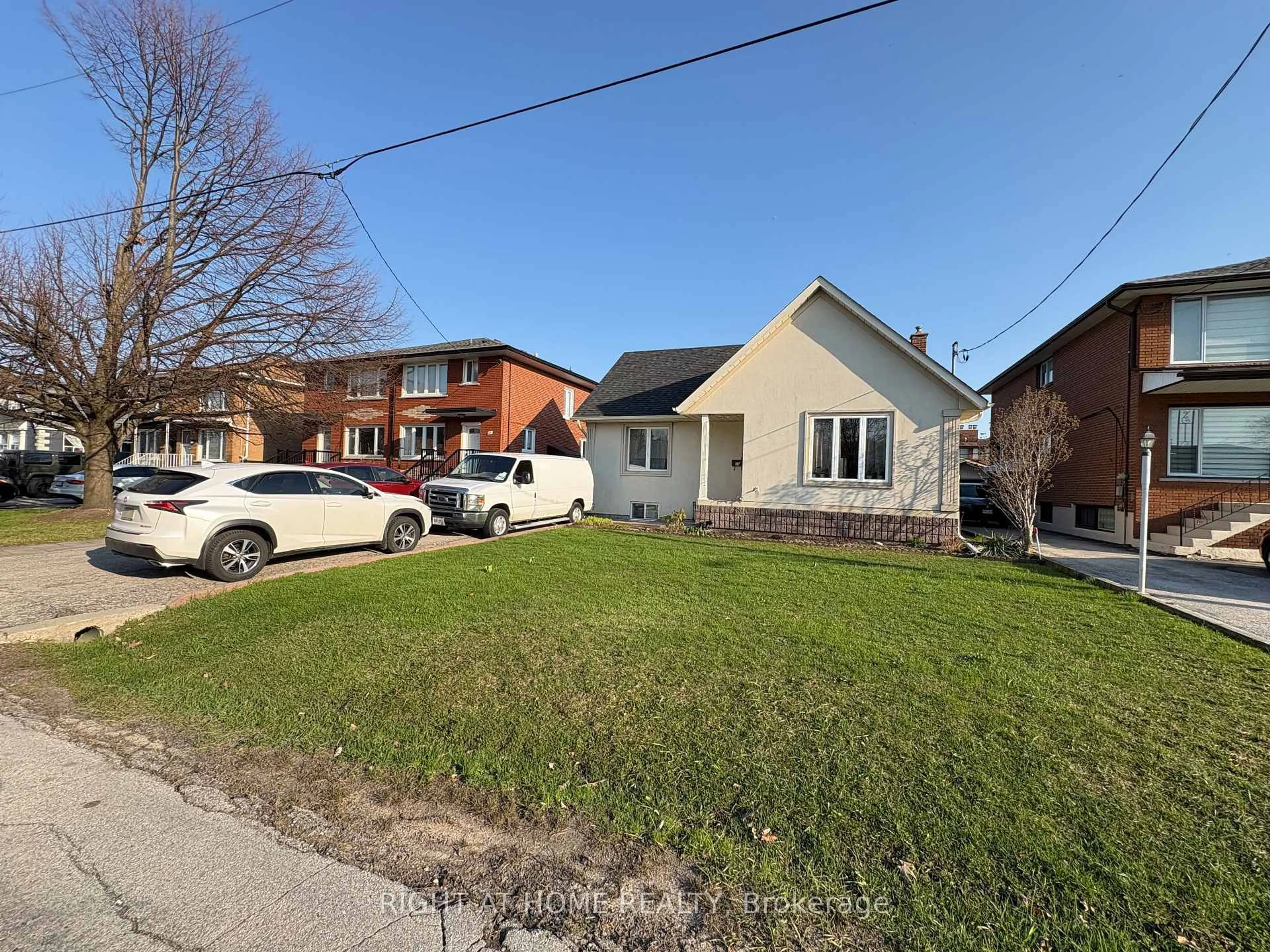 A pic from outside/outdoor area/front of a property/back of a property/a pic from drone, street for 25 Burlingame Rd, Toronto Ontario M8W 1Y7