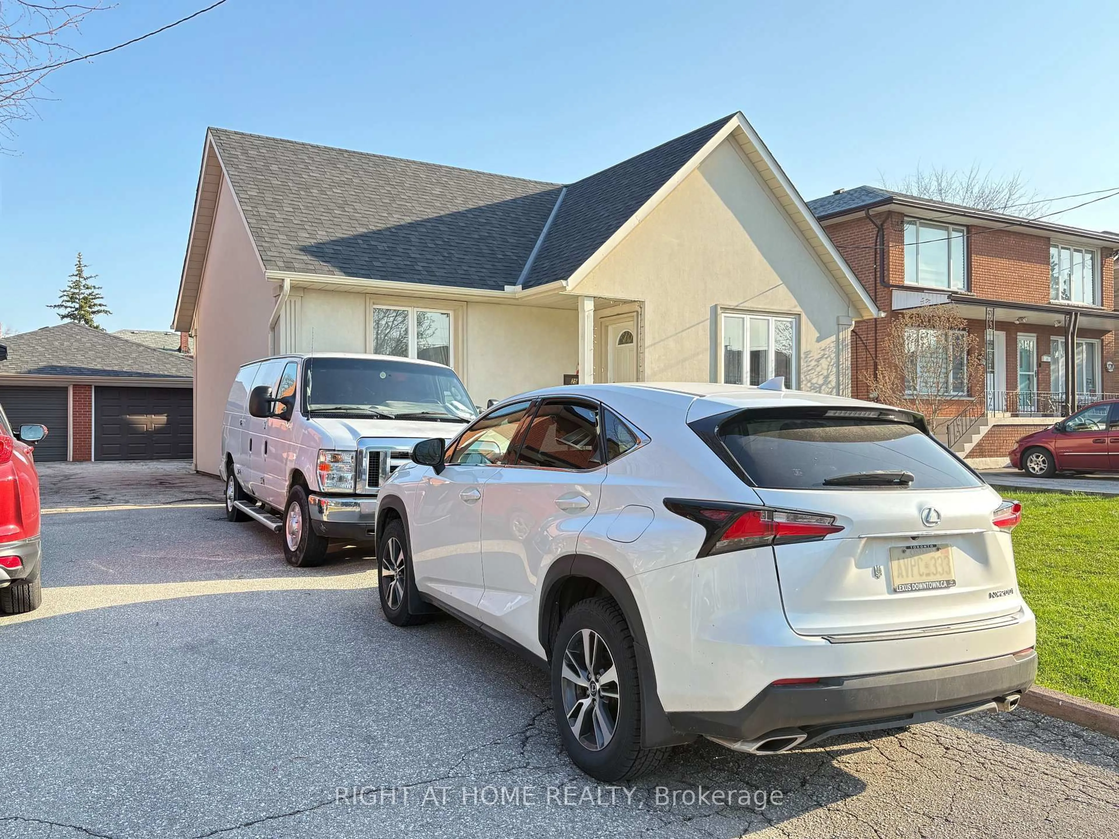 A pic from outside/outdoor area/front of a property/back of a property/a pic from drone, street for 25 Burlingame Rd, Toronto Ontario M8W 1Y7