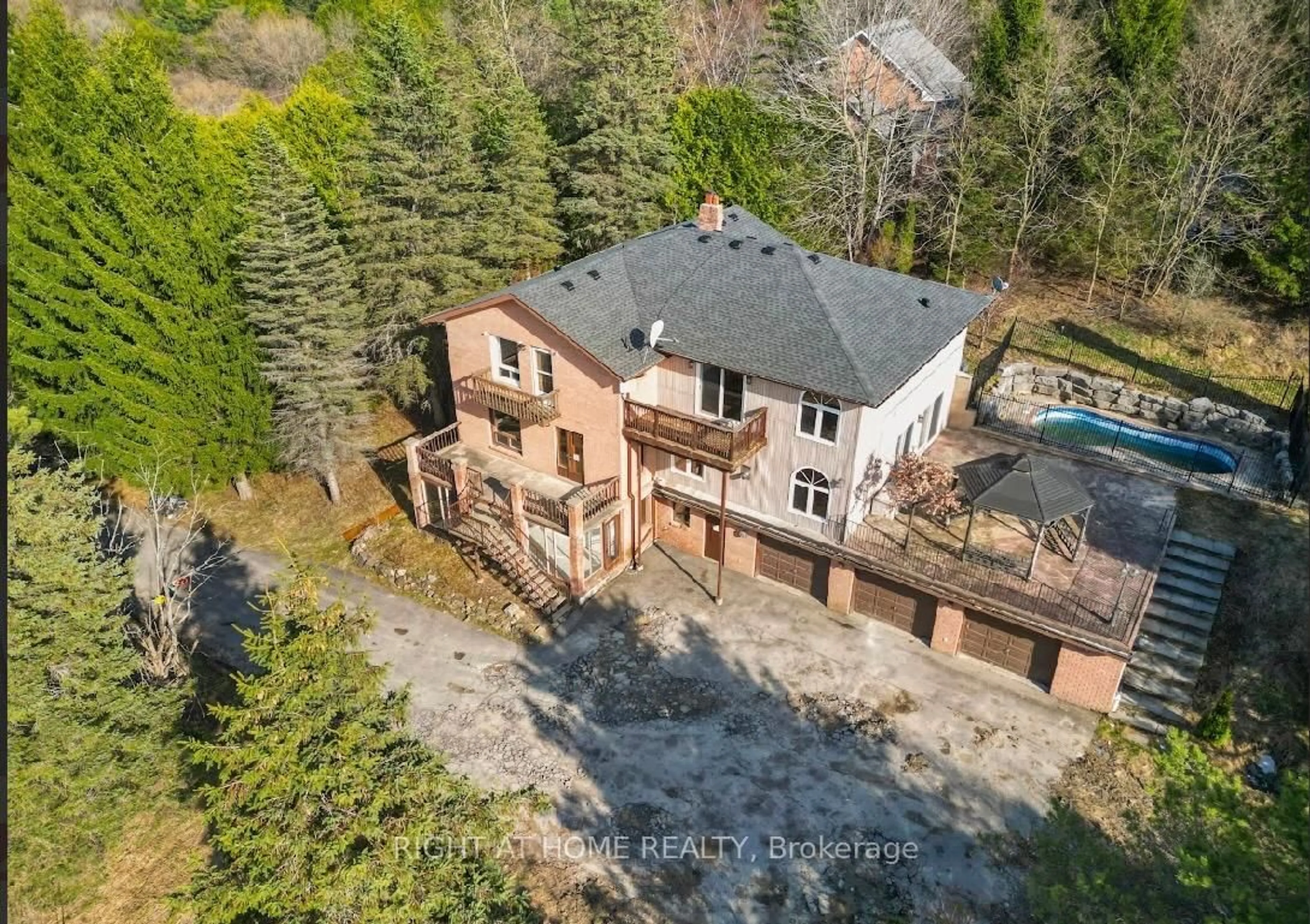 A pic from outside/outdoor area/front of a property/back of a property/a pic from drone, unknown for 16568 MOUNT HOPE Rd, Caledon Ontario L7E 5R8