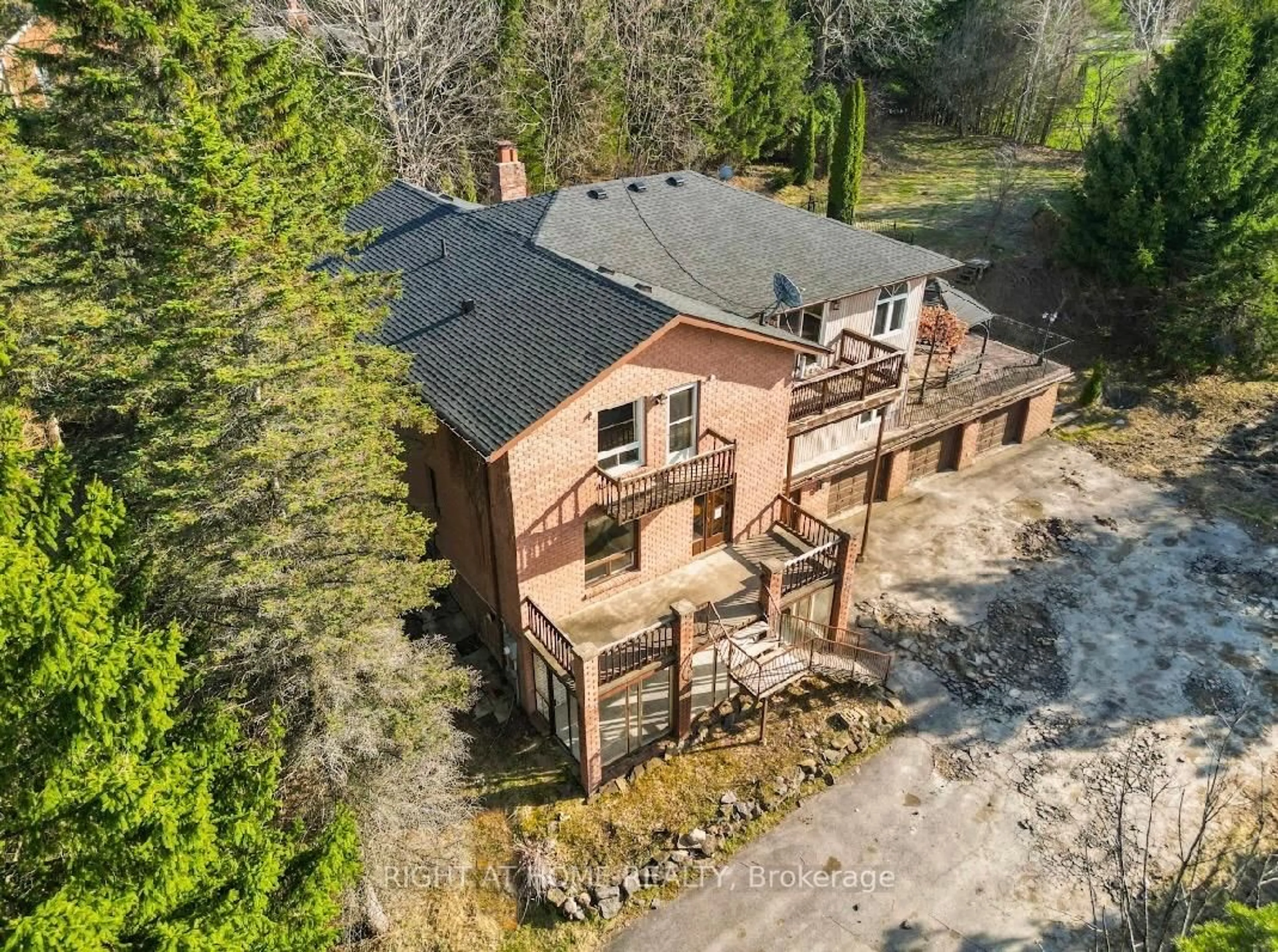 A pic from outside/outdoor area/front of a property/back of a property/a pic from drone, unknown for 16568 MOUNT HOPE Rd, Caledon Ontario L7E 5R8