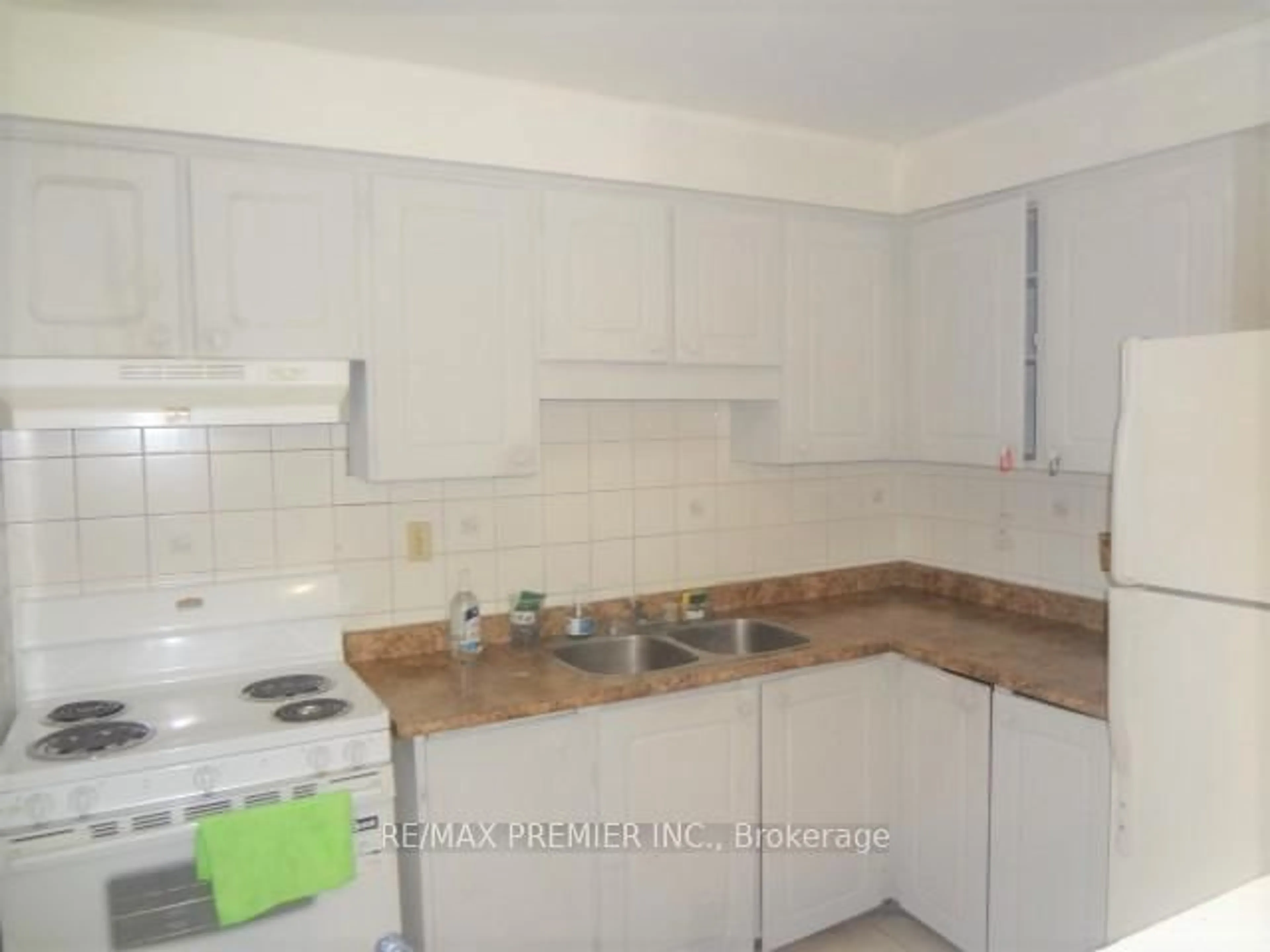 Standard kitchen, unknown for 260 John Garland Blvd #231, Toronto Ontario M9V 1N8