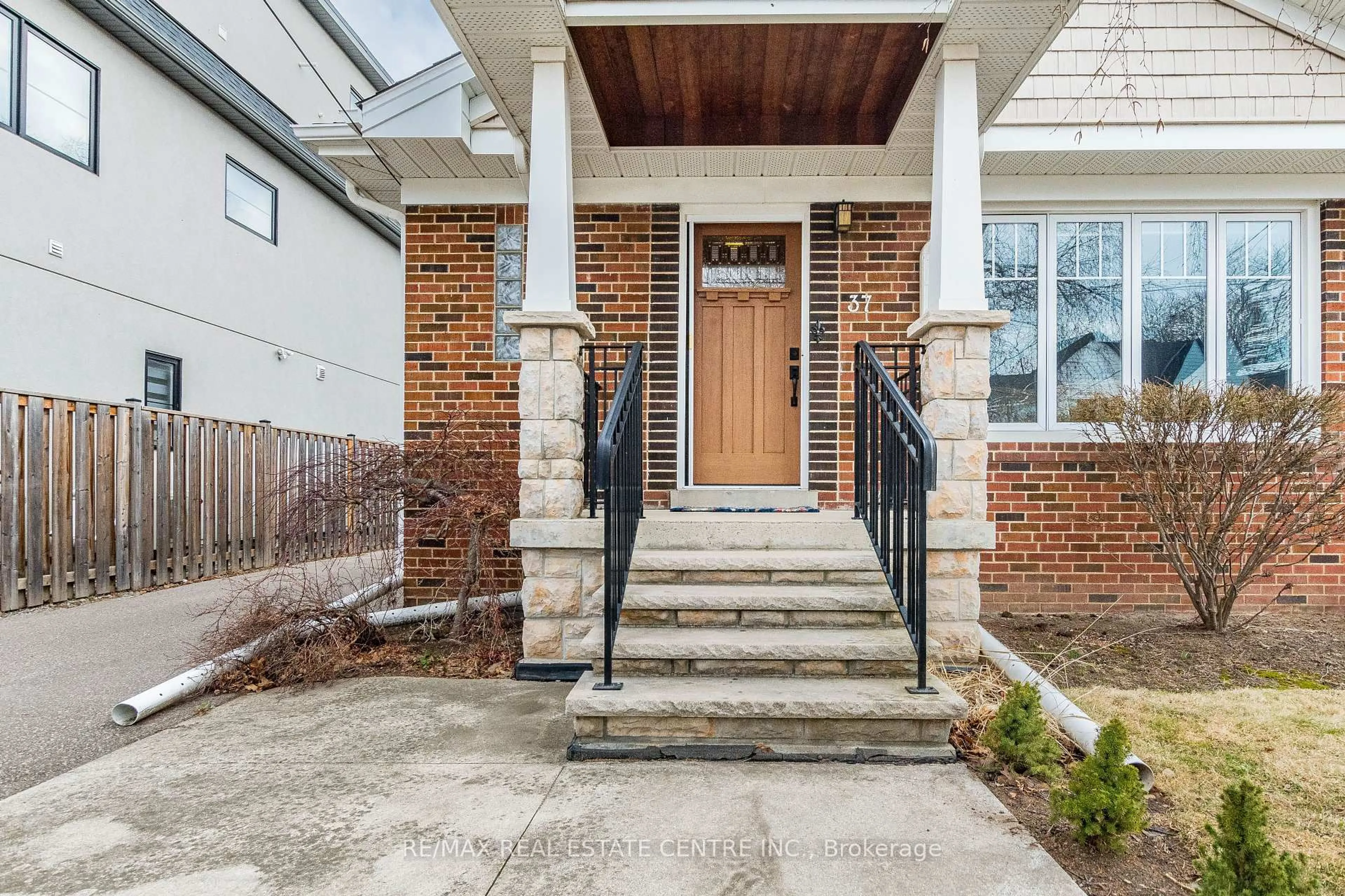 Home with brick exterior material, street for 37 Maple Ave, Mississauga Ontario L5H 2R9