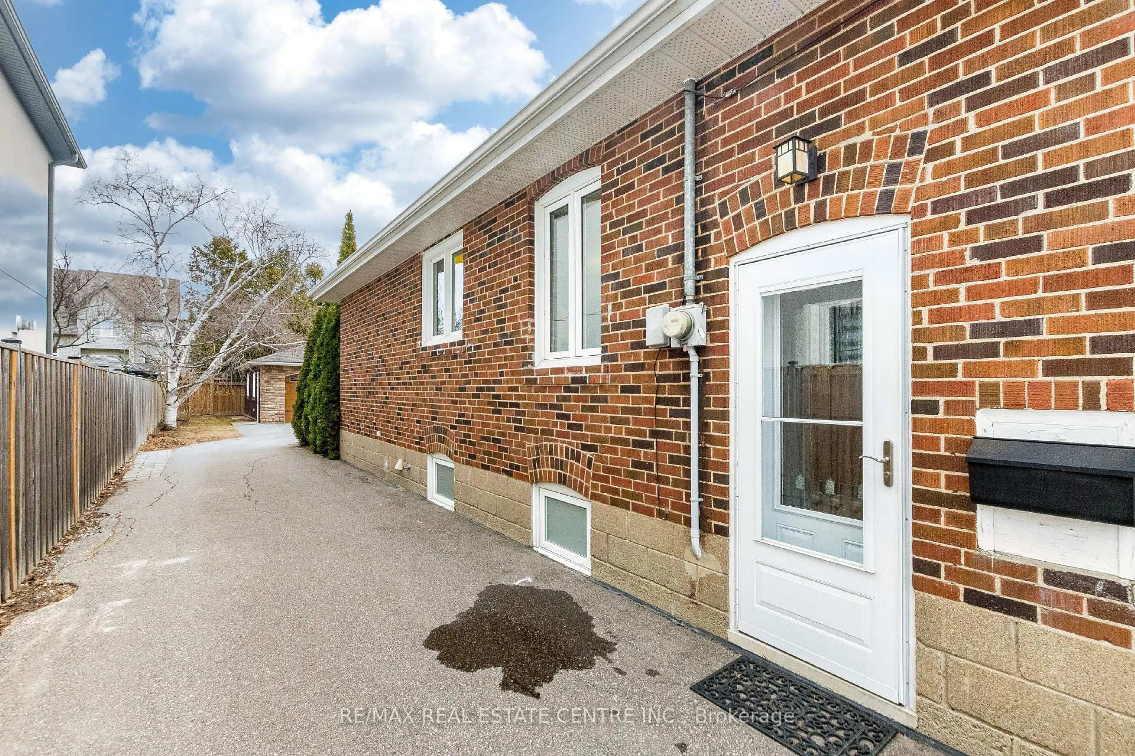 Home with brick exterior material, street for 37 Maple Ave, Mississauga Ontario L5H 2R9