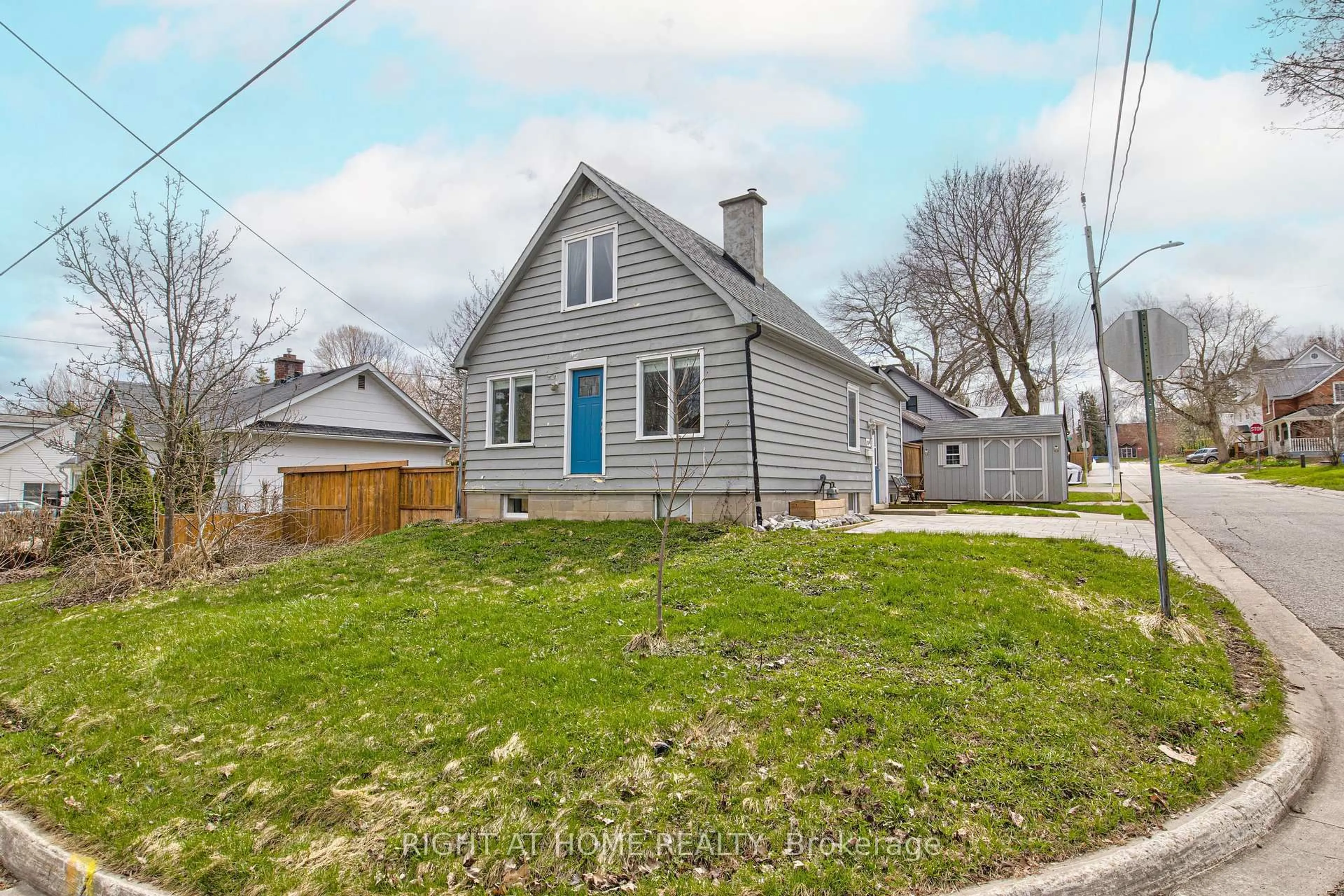 A pic from outside/outdoor area/front of a property/back of a property/a pic from drone, street for 18A Margaret St, Orangeville Ontario L9W 2N2
