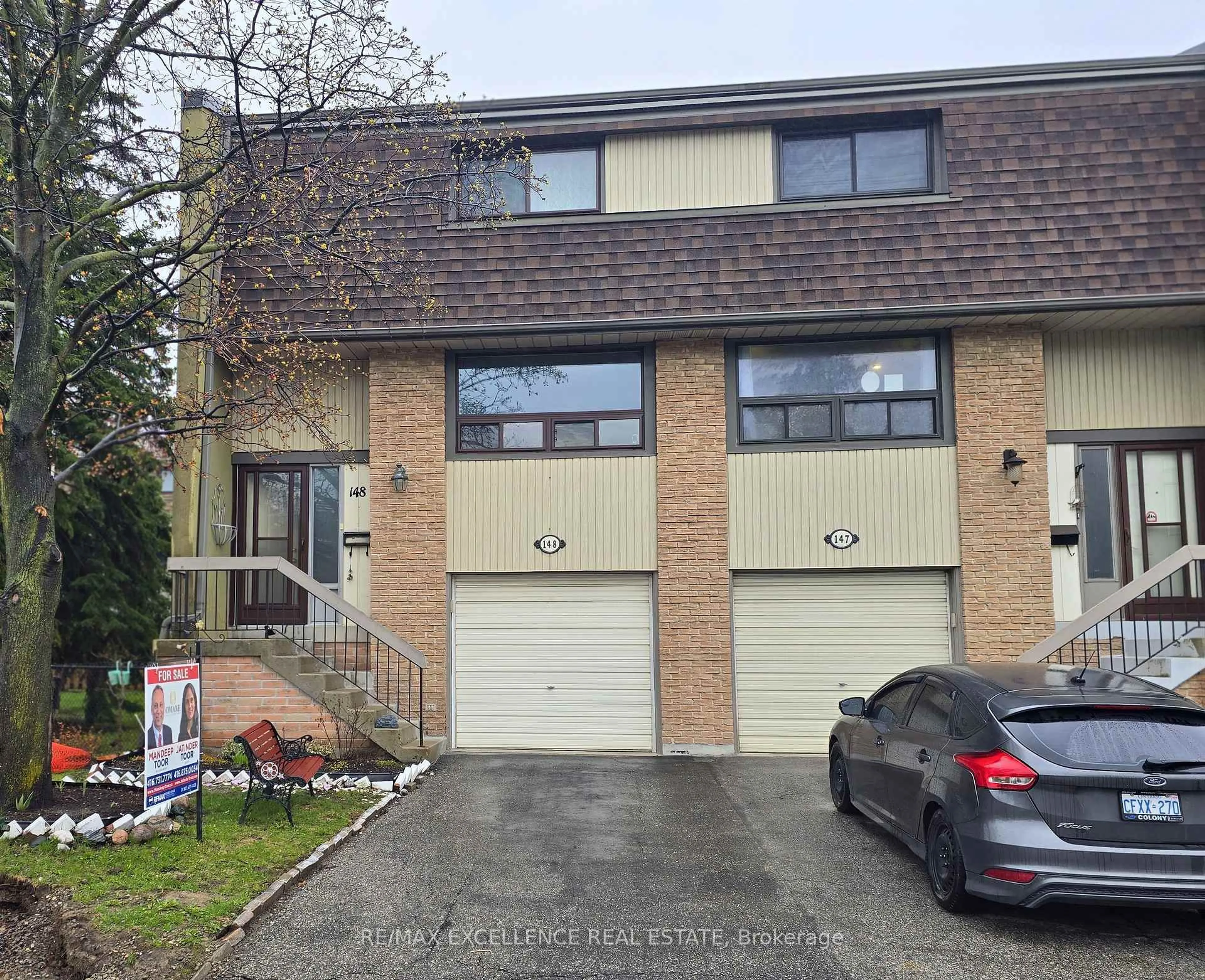 A pic from outside/outdoor area/front of a property/back of a property/a pic from drone, street for 148 Ashton Cres, Brampton Ontario L6S 3J9