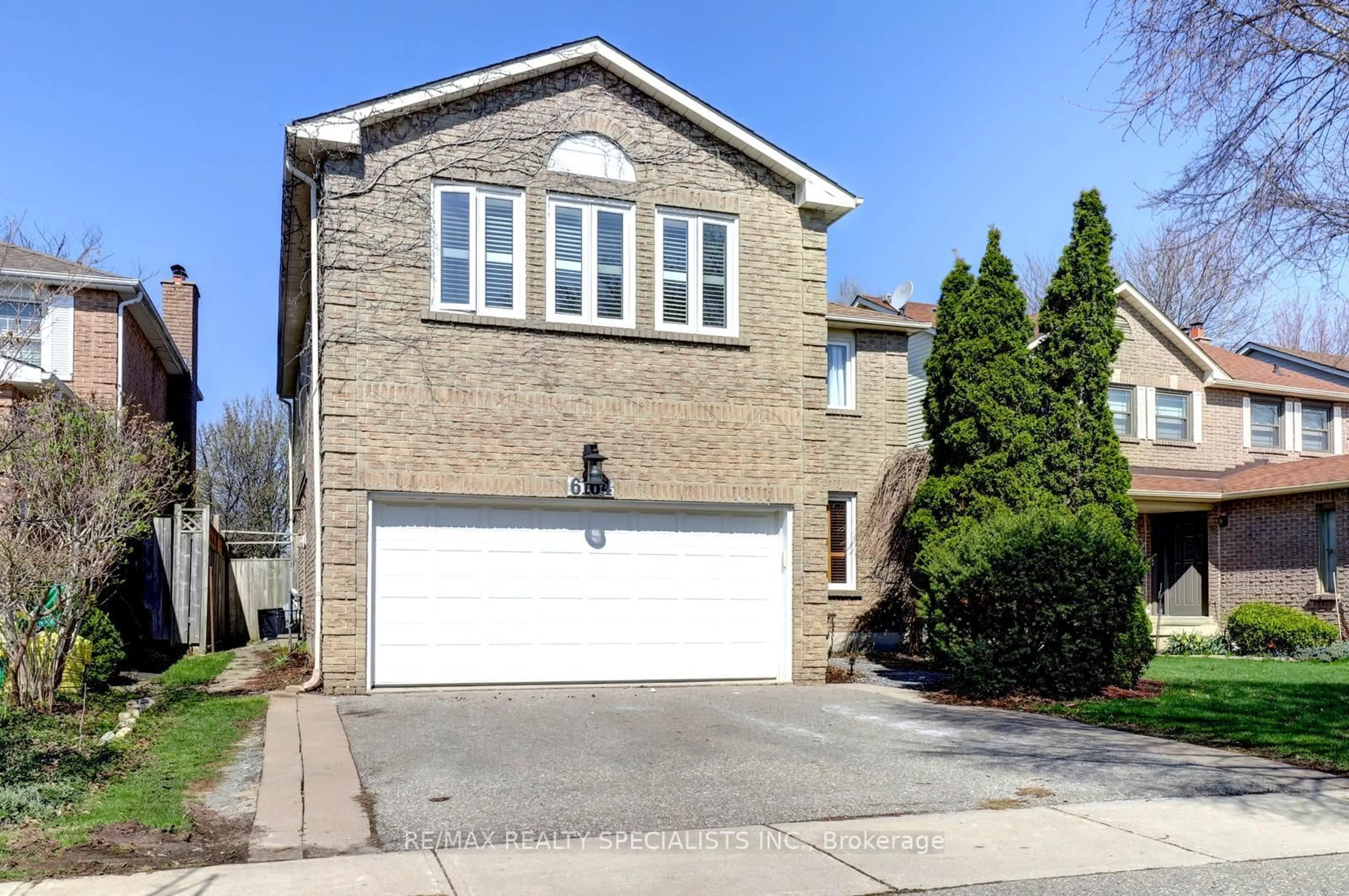 Home with brick exterior material, street for 6164 Osprey Blvd, Mississauga Ontario L5N 5W5