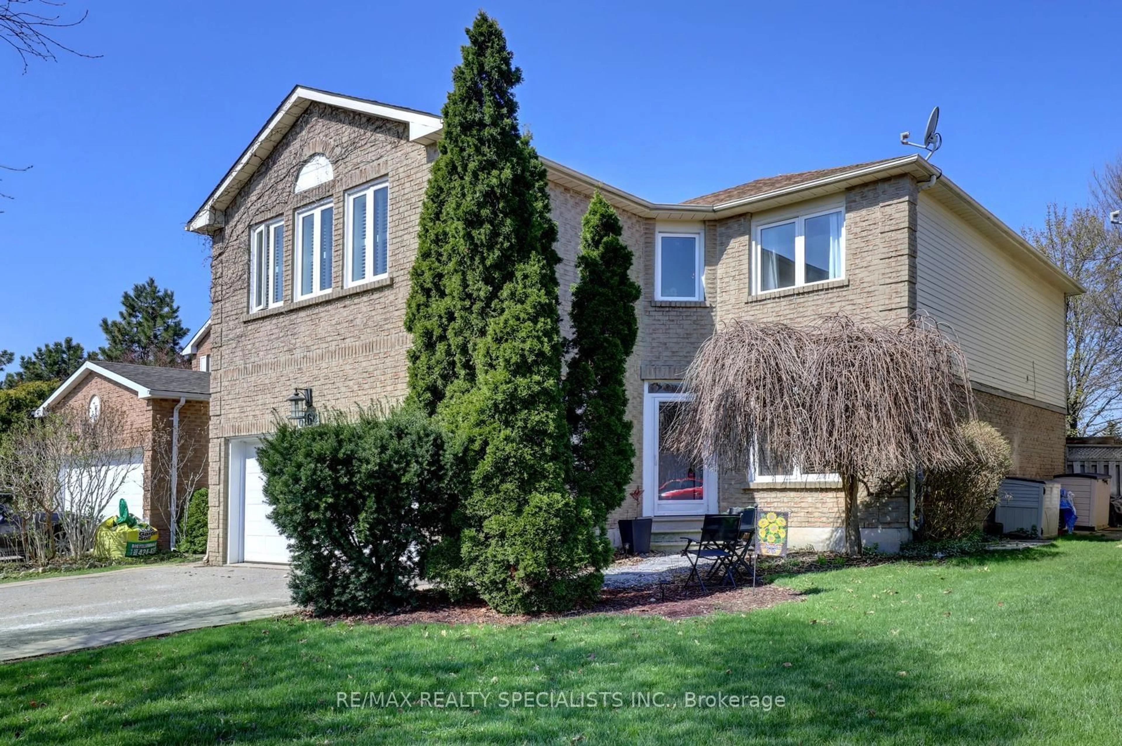 Home with brick exterior material, street for 6164 Osprey Blvd, Mississauga Ontario L5N 5W5