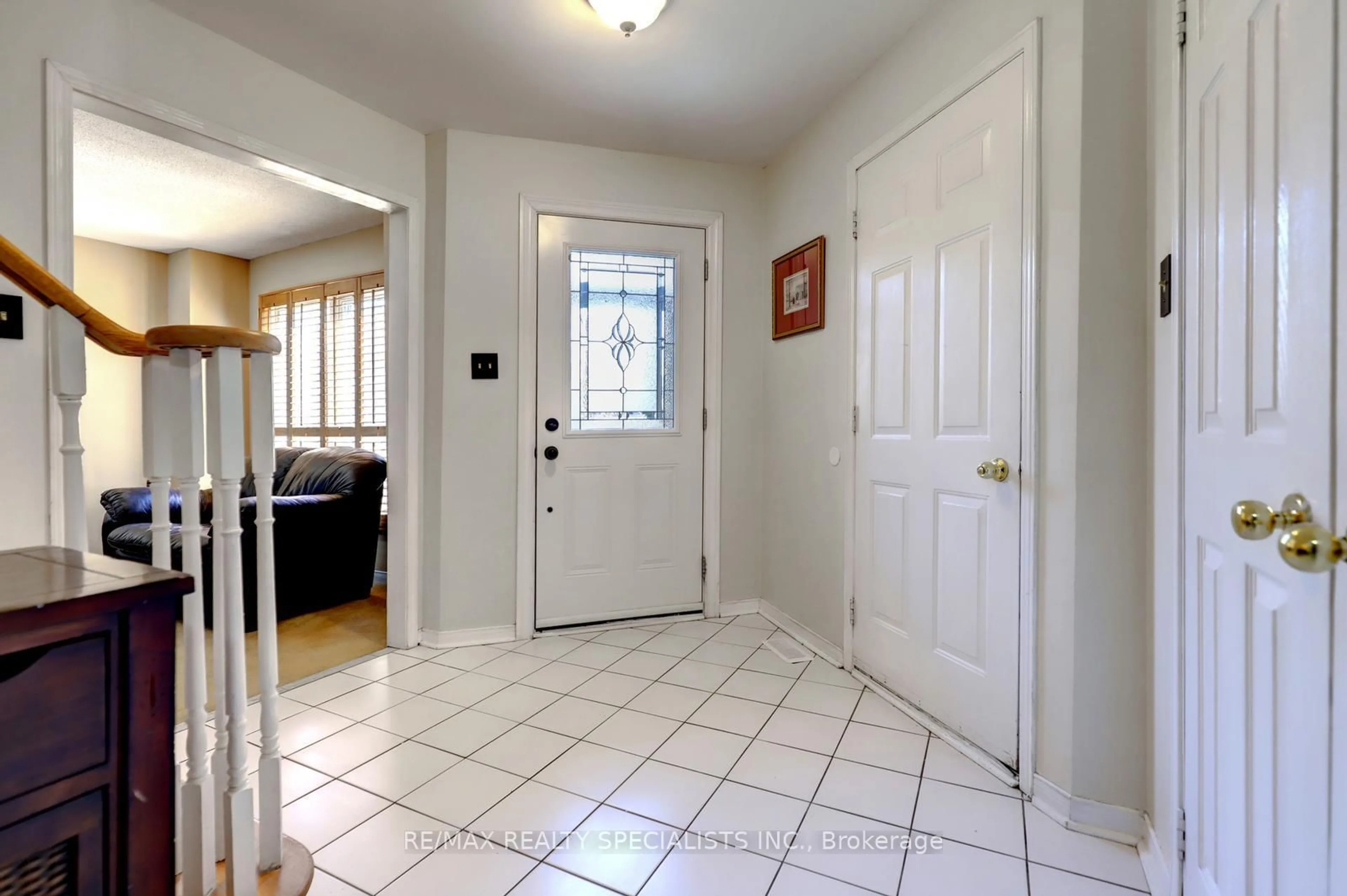 Indoor entryway for 6164 Osprey Blvd, Mississauga Ontario L5N 5W5