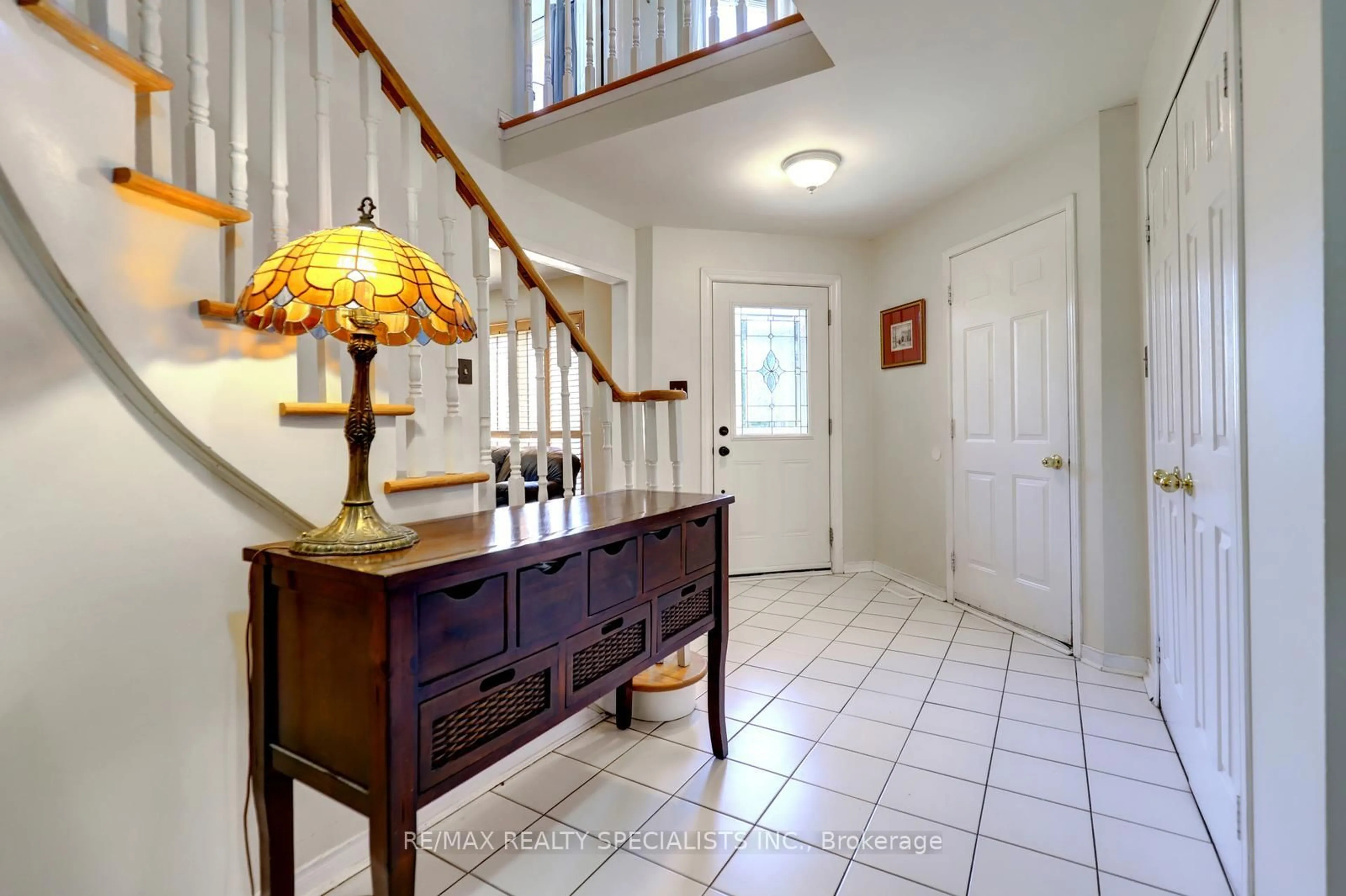 Indoor entryway for 6164 Osprey Blvd, Mississauga Ontario L5N 5W5