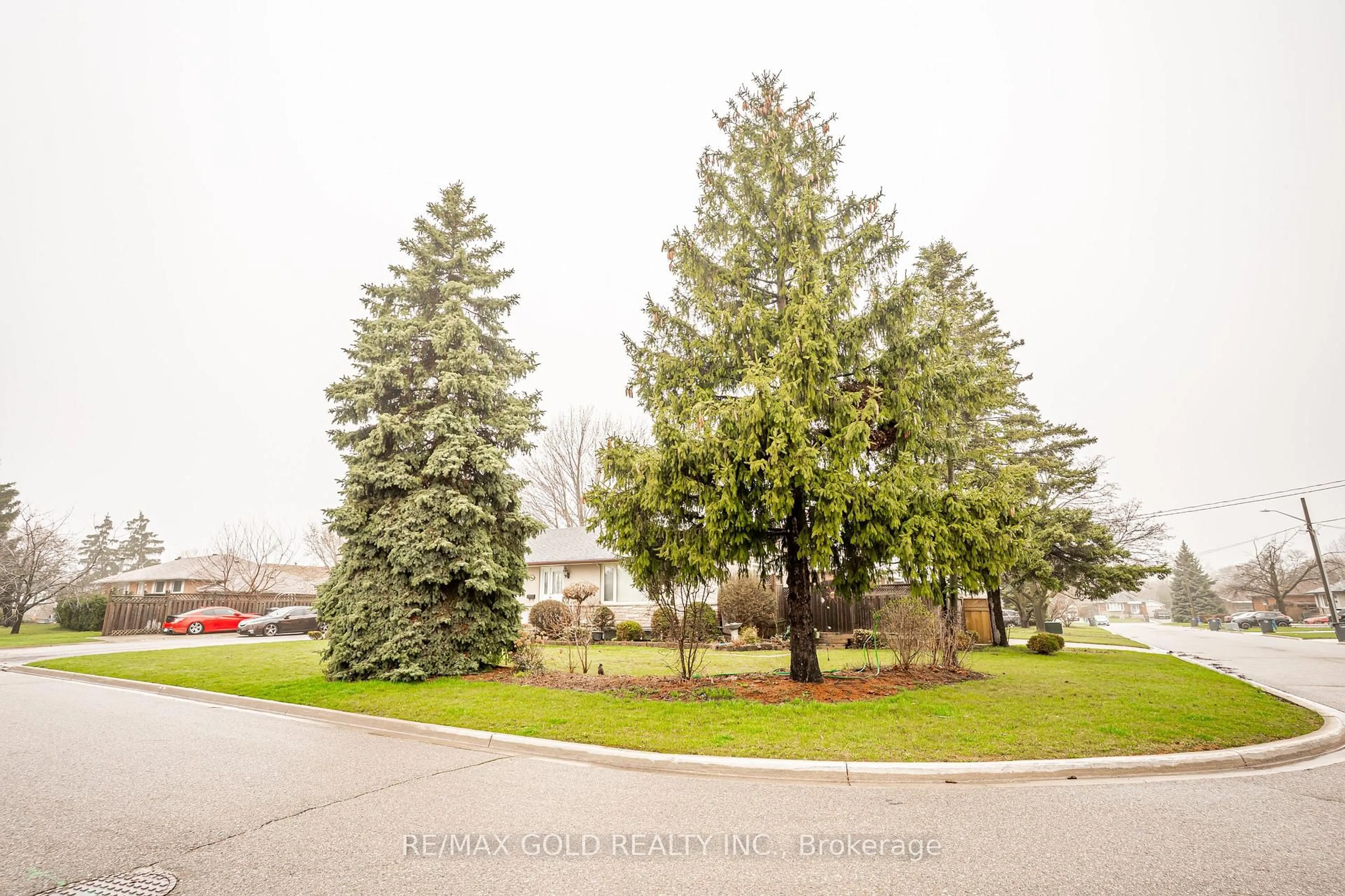 Patio, unknown for 37 Carlyle Cres, Brampton Ontario L6W 2Y9