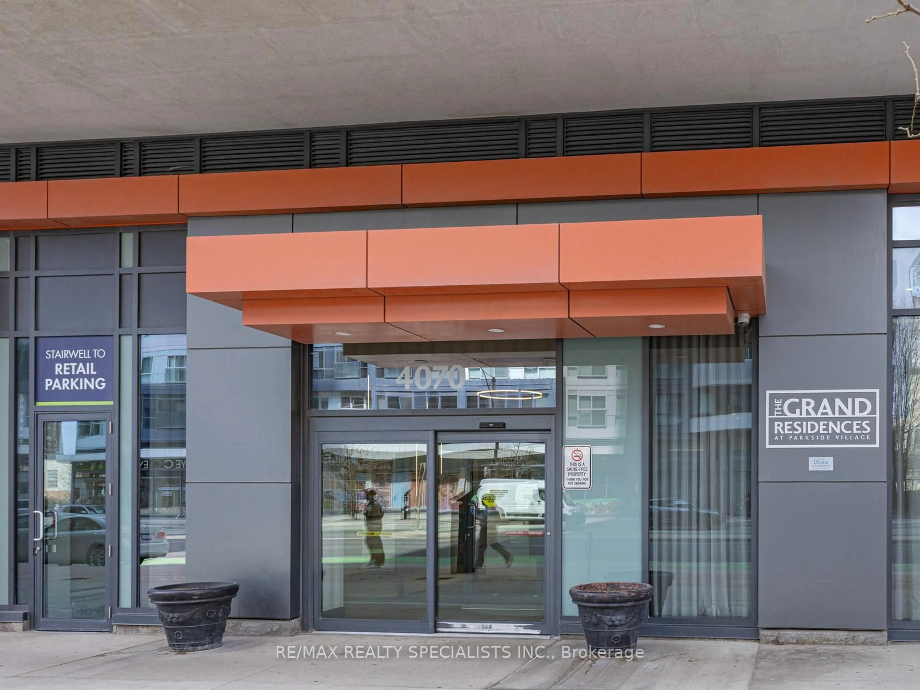 Indoor foyer for 4070 Confederation Pkwy #1507, Mississauga Ontario L5B 0E9