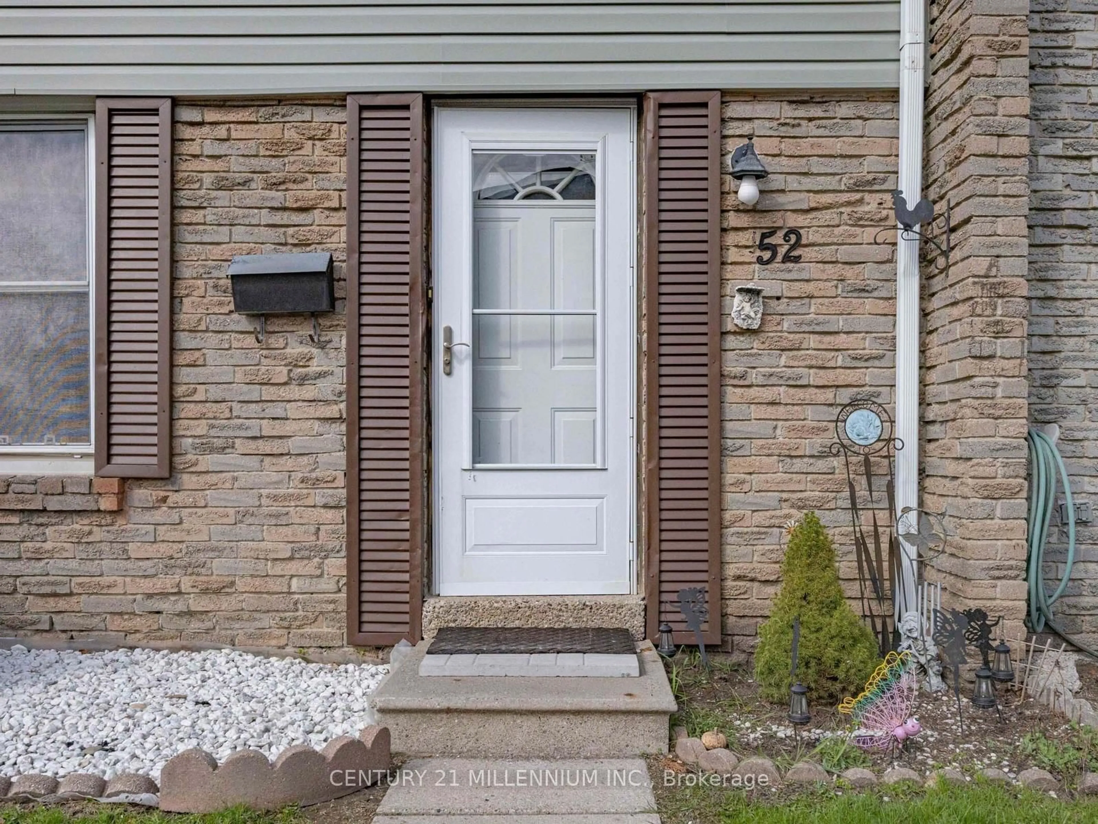 Indoor entryway for 1020 Central Park Dr #52, Brampton Ontario L6S 3L6