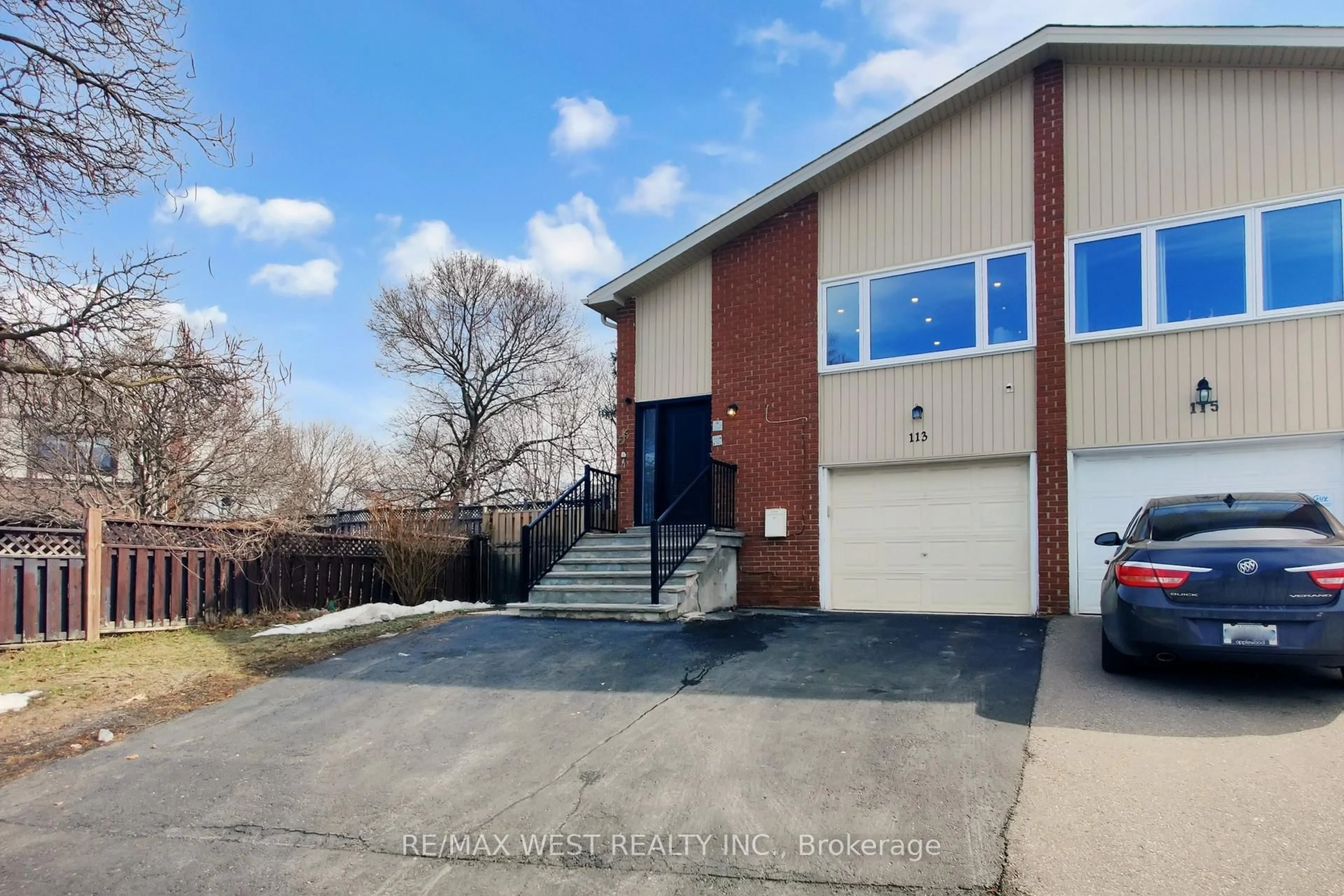 A pic from outside/outdoor area/front of a property/back of a property/a pic from drone, street for 113 Kingswood Dr, Brampton Ontario L6V 2X5
