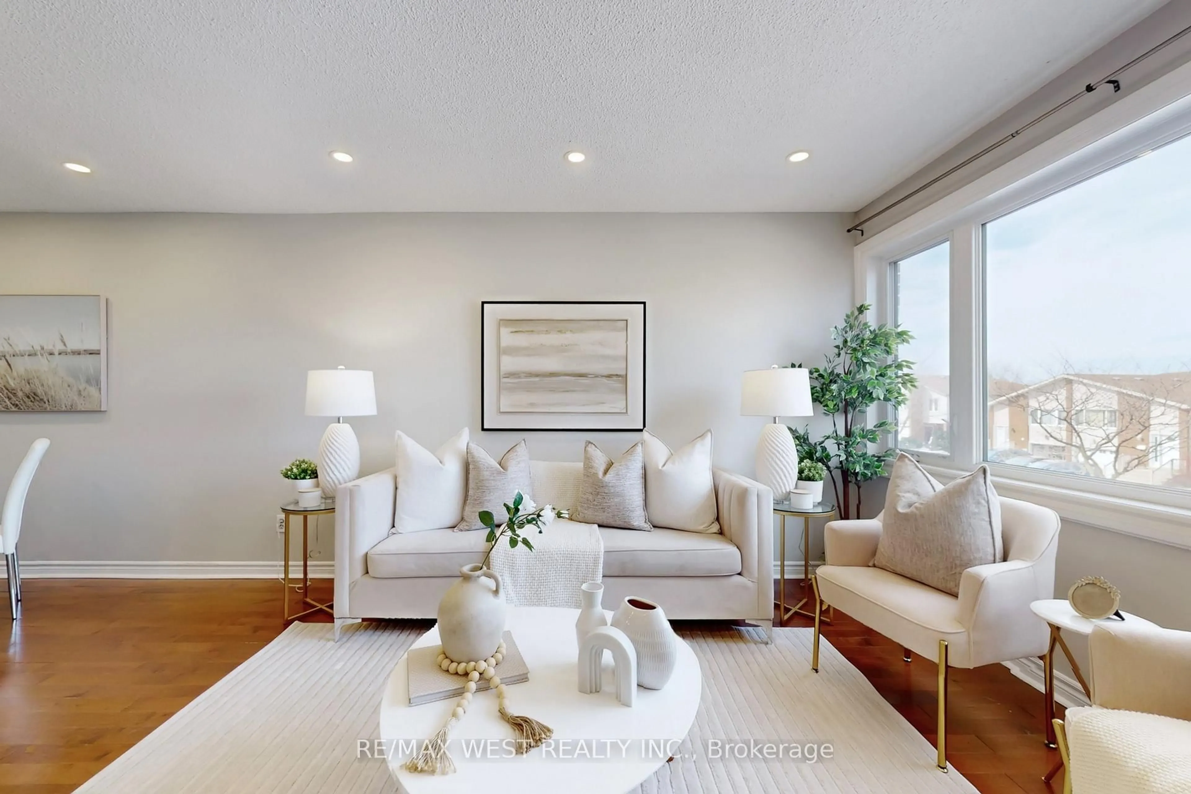 Living room with furniture, unknown for 113 Kingswood Dr, Brampton Ontario L6V 2X5