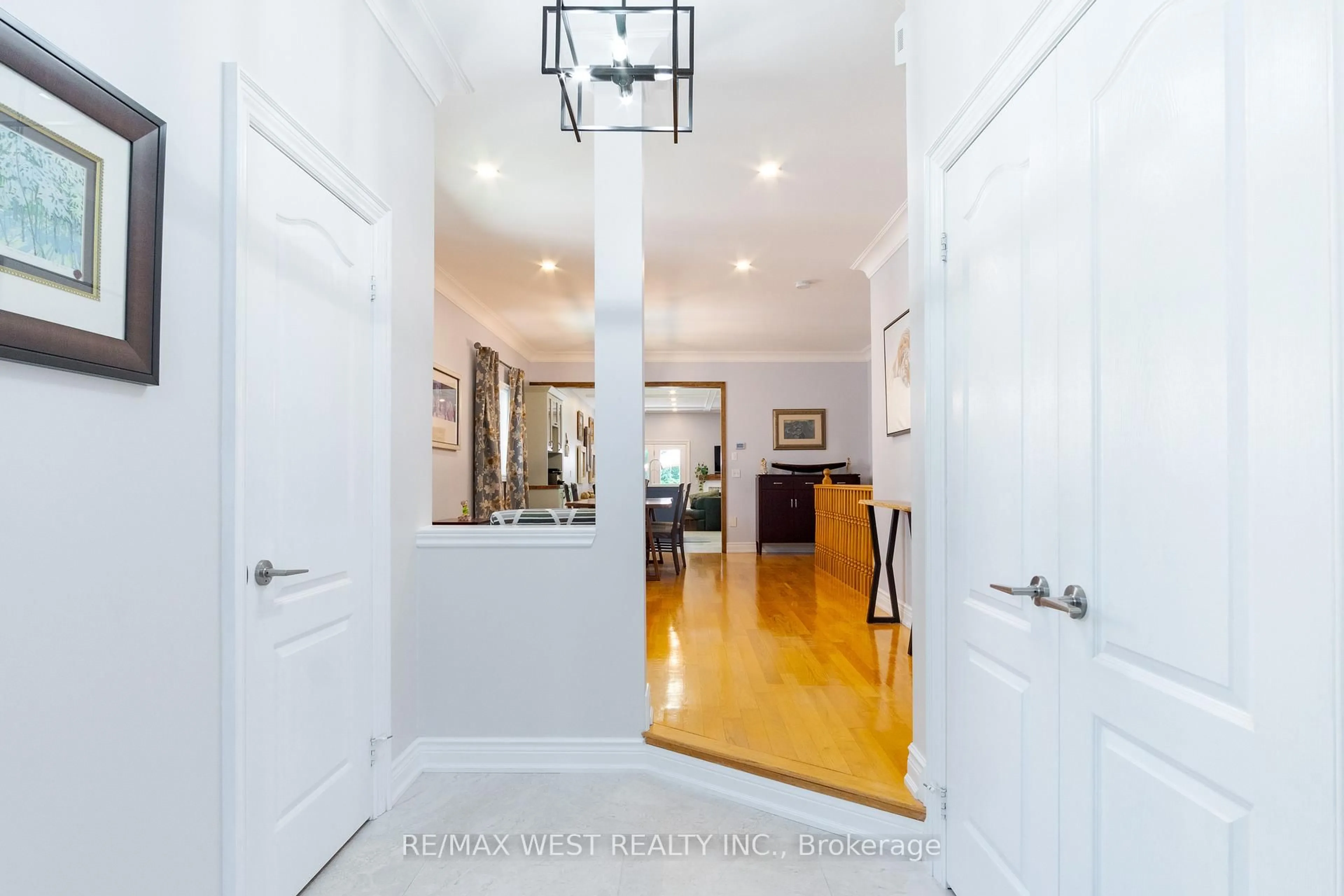 Indoor entryway for 84 Castelli Crt, Caledon Ontario L7E 2T8