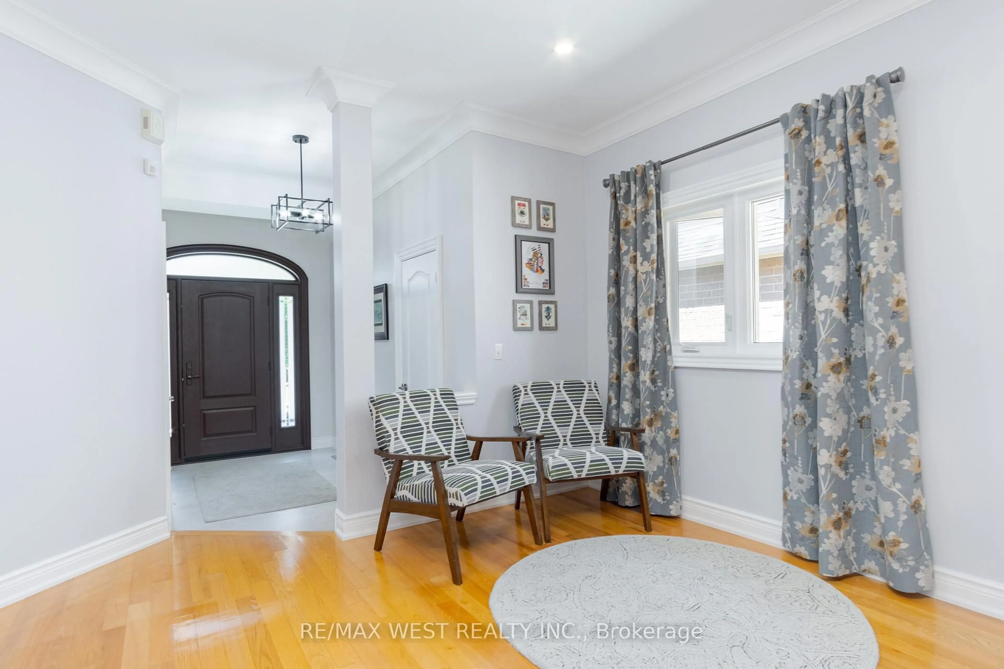Indoor entryway for 84 Castelli Crt, Caledon Ontario L7E 2T8
