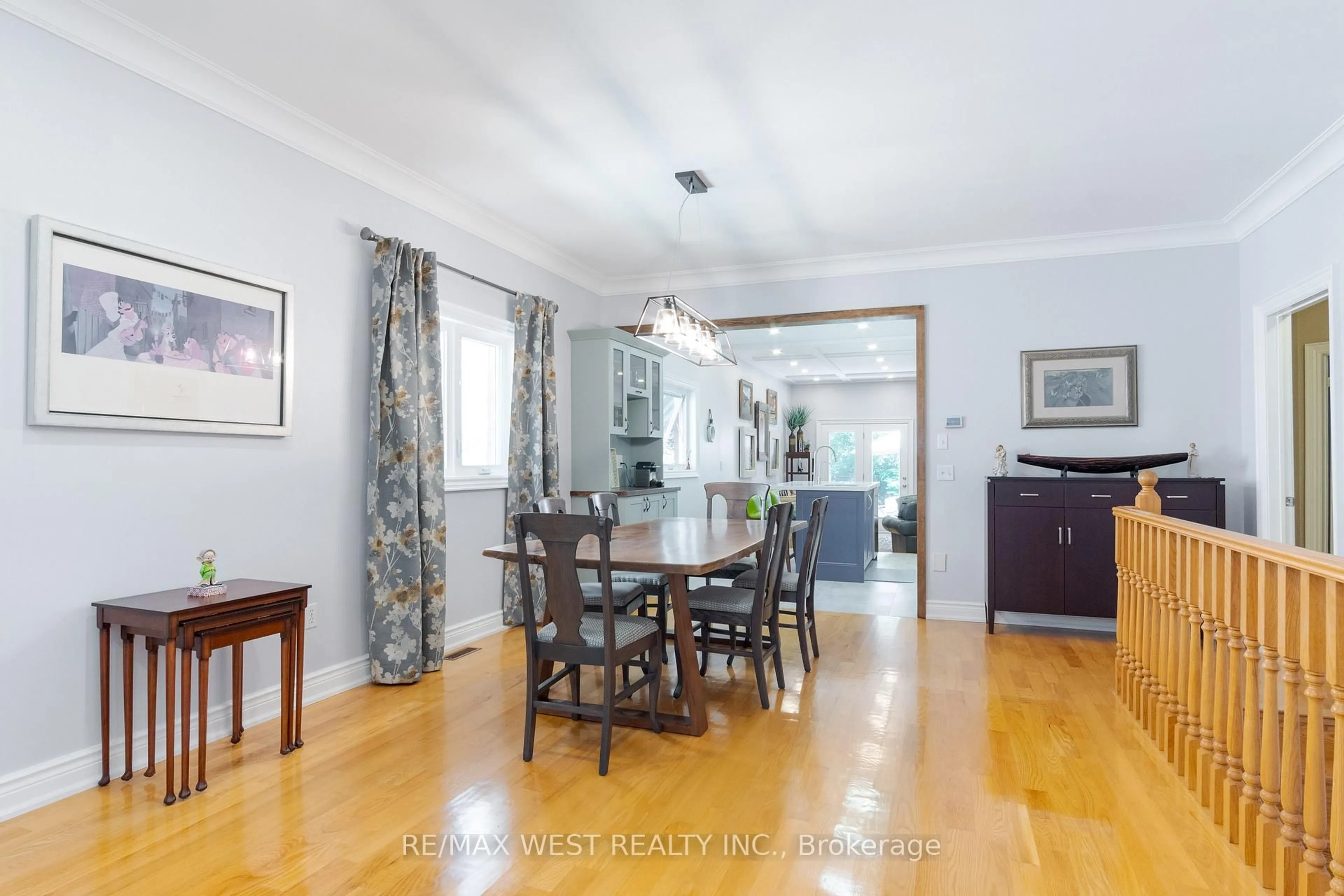 Dining room, wood/laminate floor for 84 Castelli Crt, Caledon Ontario L7E 2T8