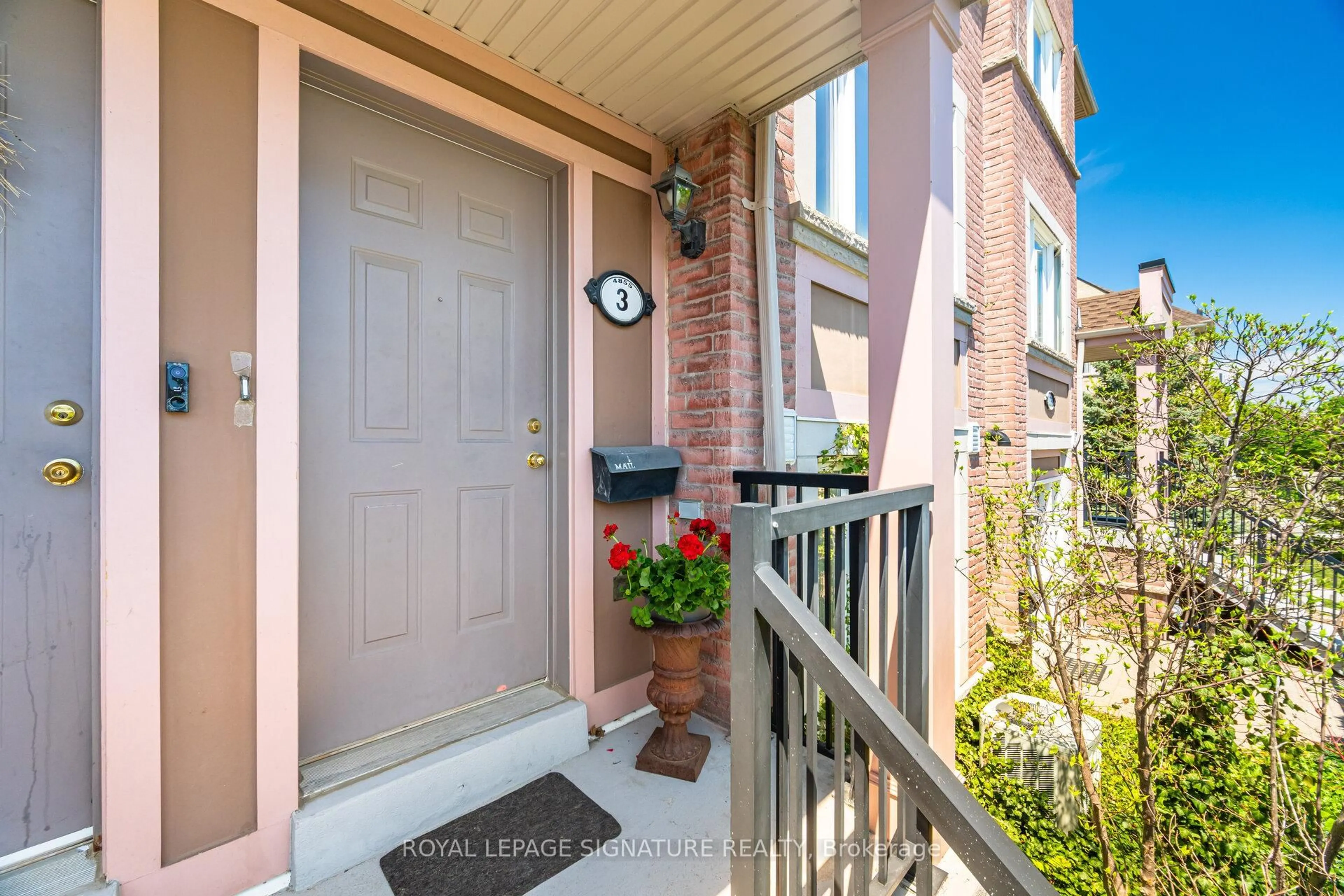 Indoor entryway for 4855 Half Moon Grve #3, Mississauga Ontario L5M 8C7