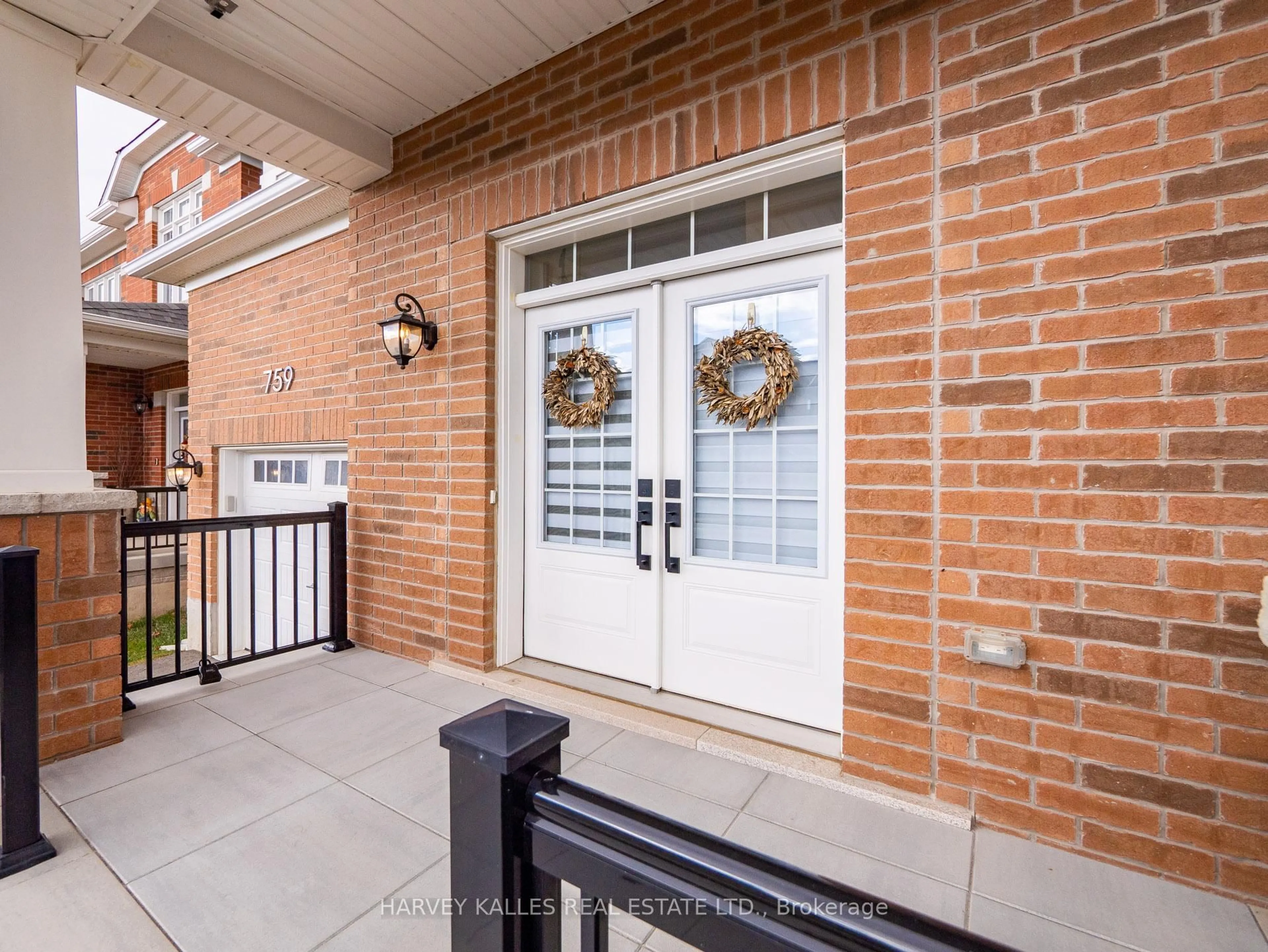 Indoor entryway for 759 Aspen Terr, Milton Ontario L9E 1S6