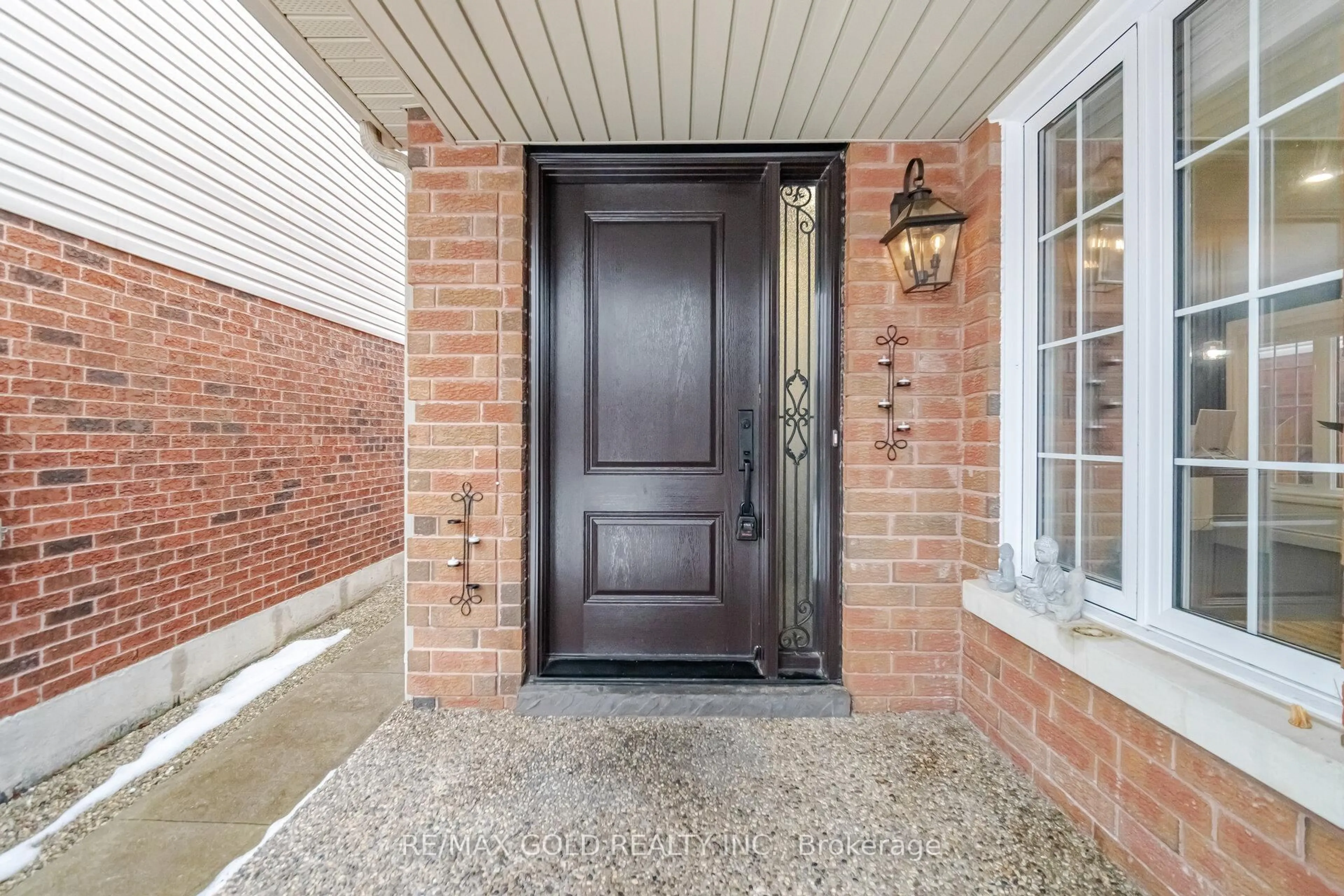 Indoor entryway for 70 Curry Cres, Halton Hills Ontario L7G 5T1
