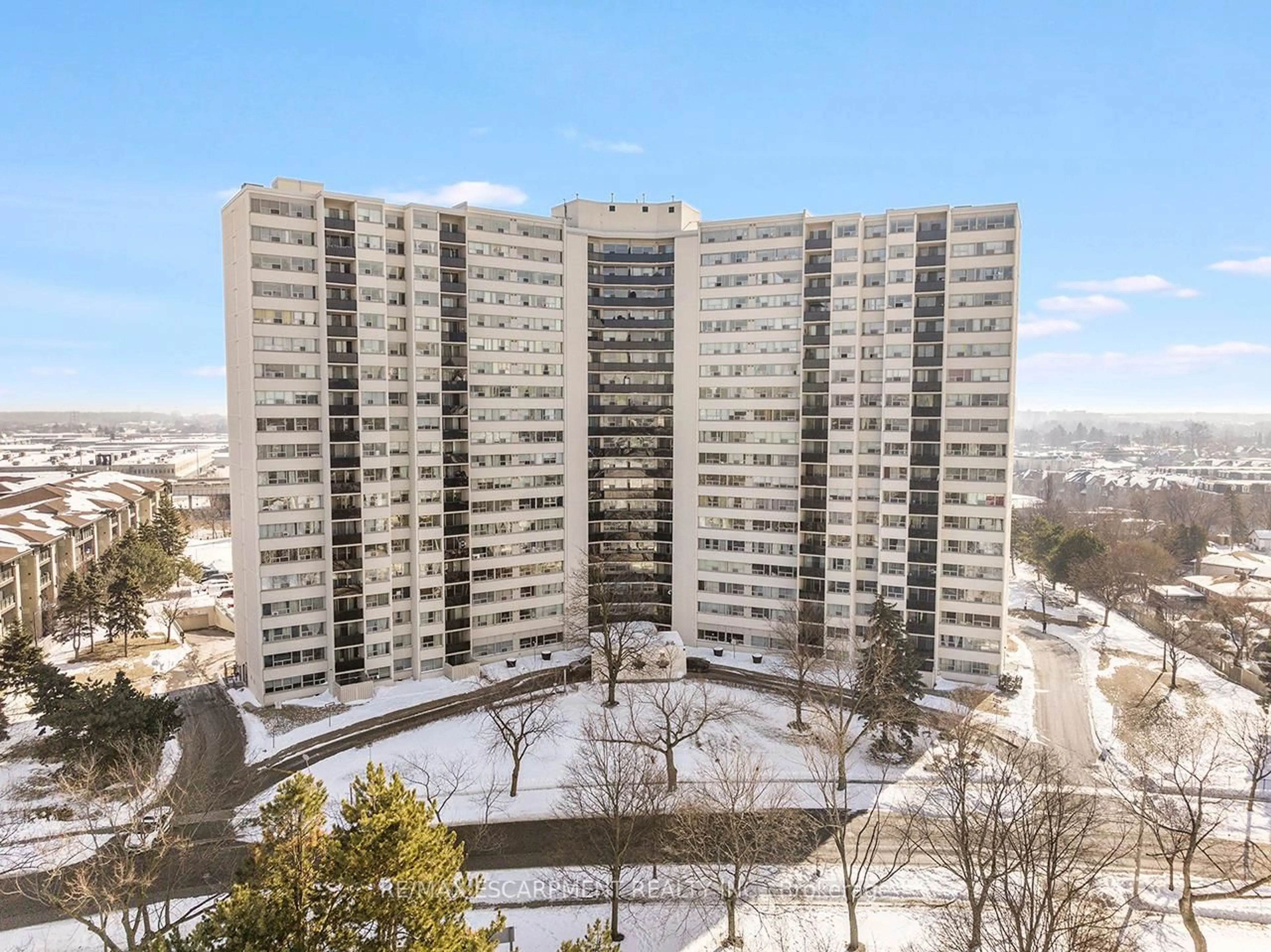 A pic from outside/outdoor area/front of a property/back of a property/a pic from drone, city buildings view from balcony for 530 Lolita Gdns #308, Mississauga Ontario L5A 3T2