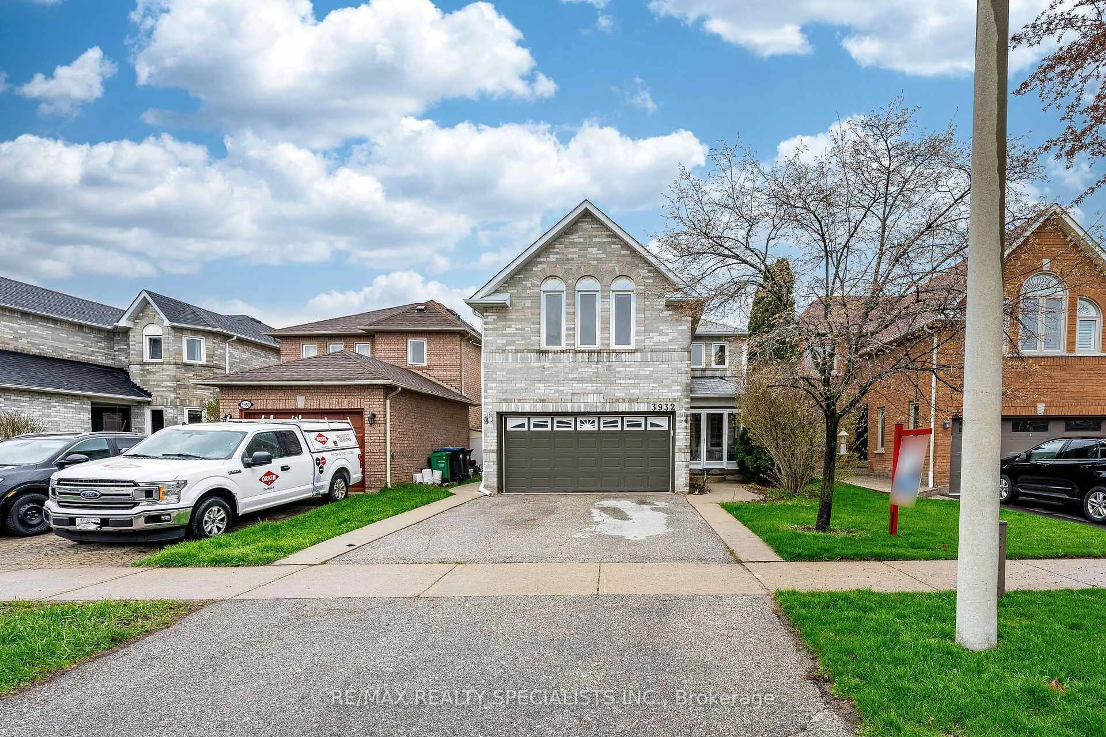Home with brick exterior material, street for 3932 Periwinkle Cres, Mississauga Ontario L5N 6W6