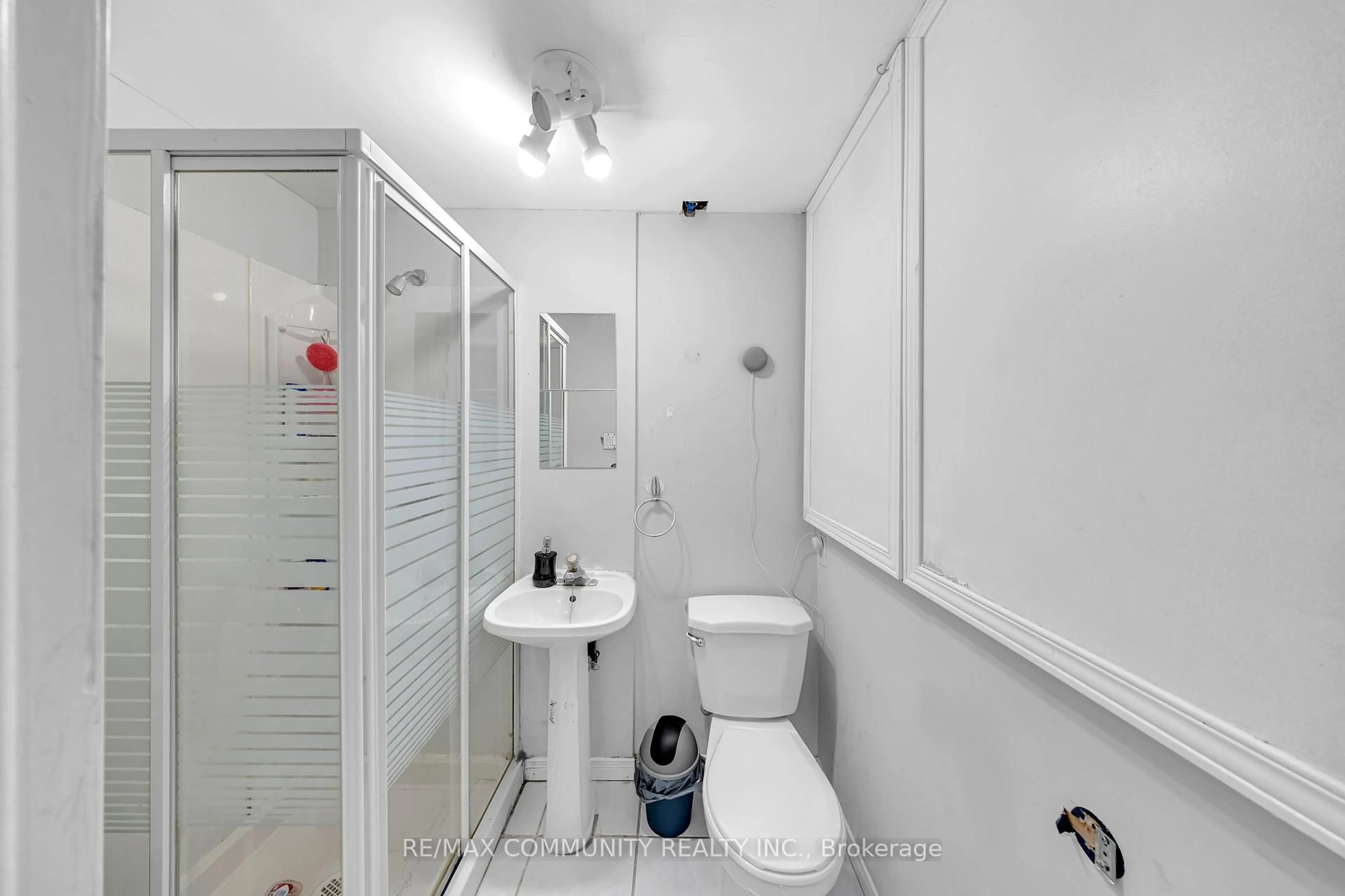 Standard bathroom, unknown for 3275 Greenbelt Cres, Mississauga Ontario L5N 5Y1