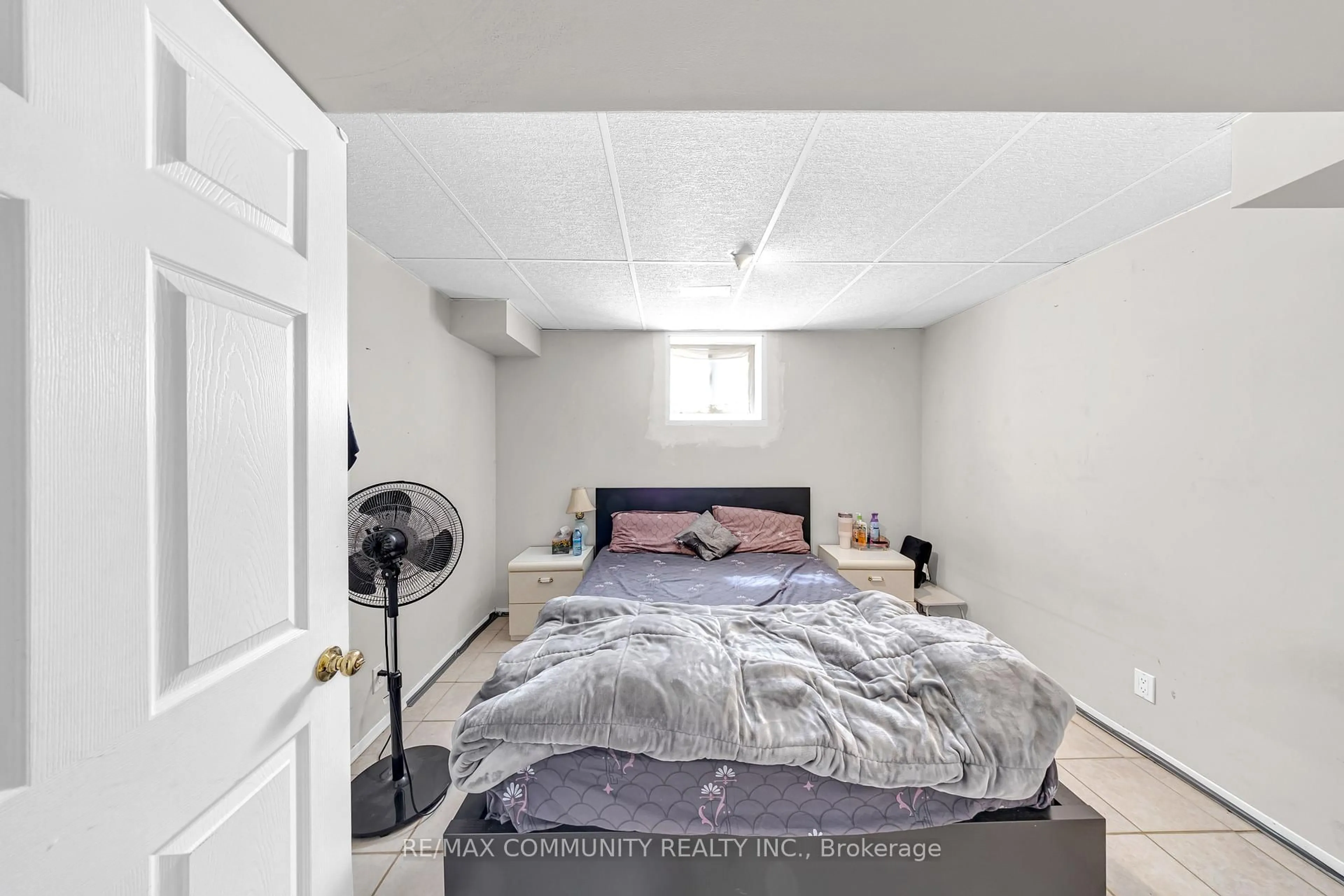 A pic of a room for 3275 Greenbelt Cres, Mississauga Ontario L5N 5Y1