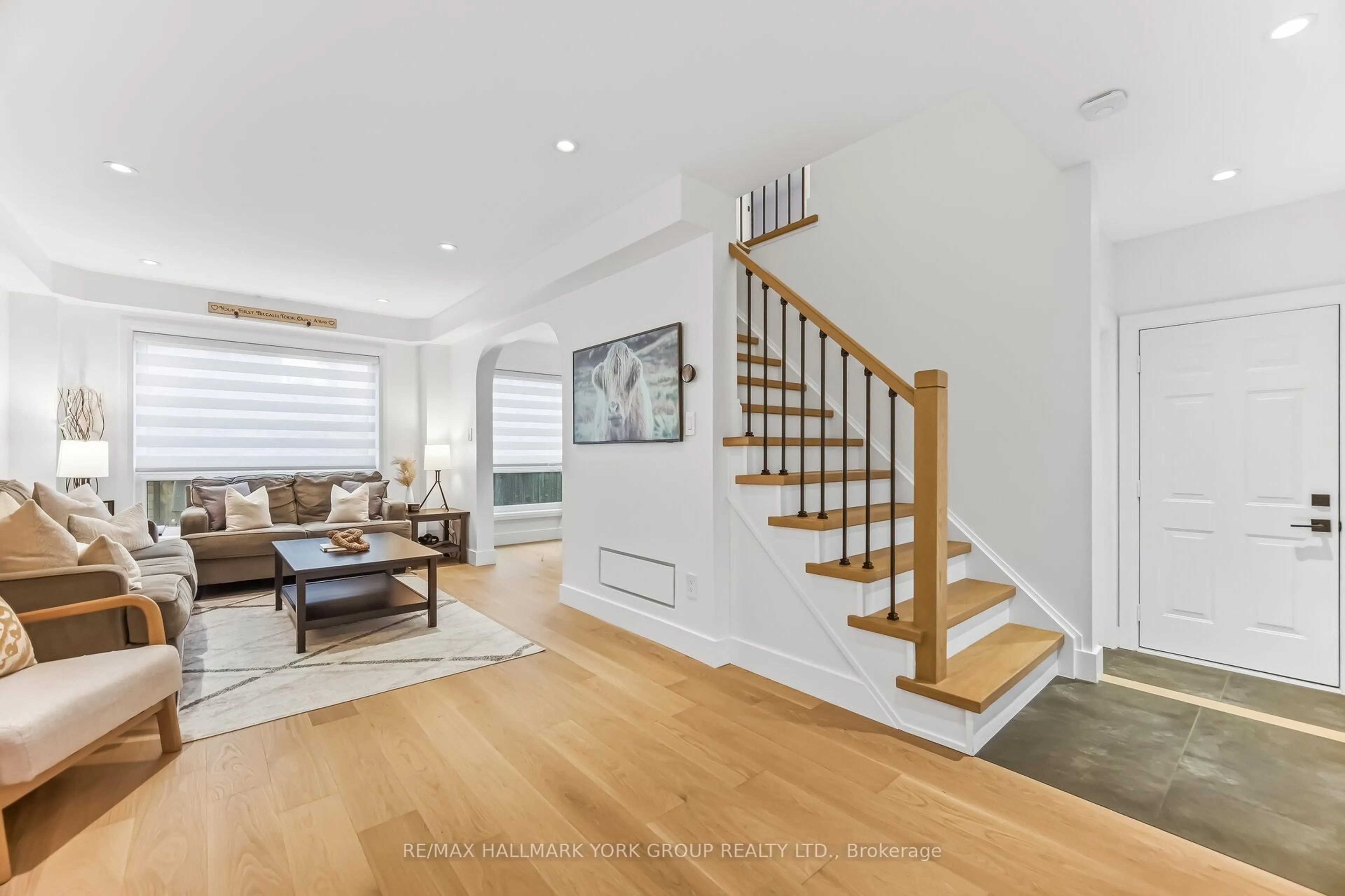 Indoor entryway for 882 McDuffe Cres, Milton Ontario L9T 6M7