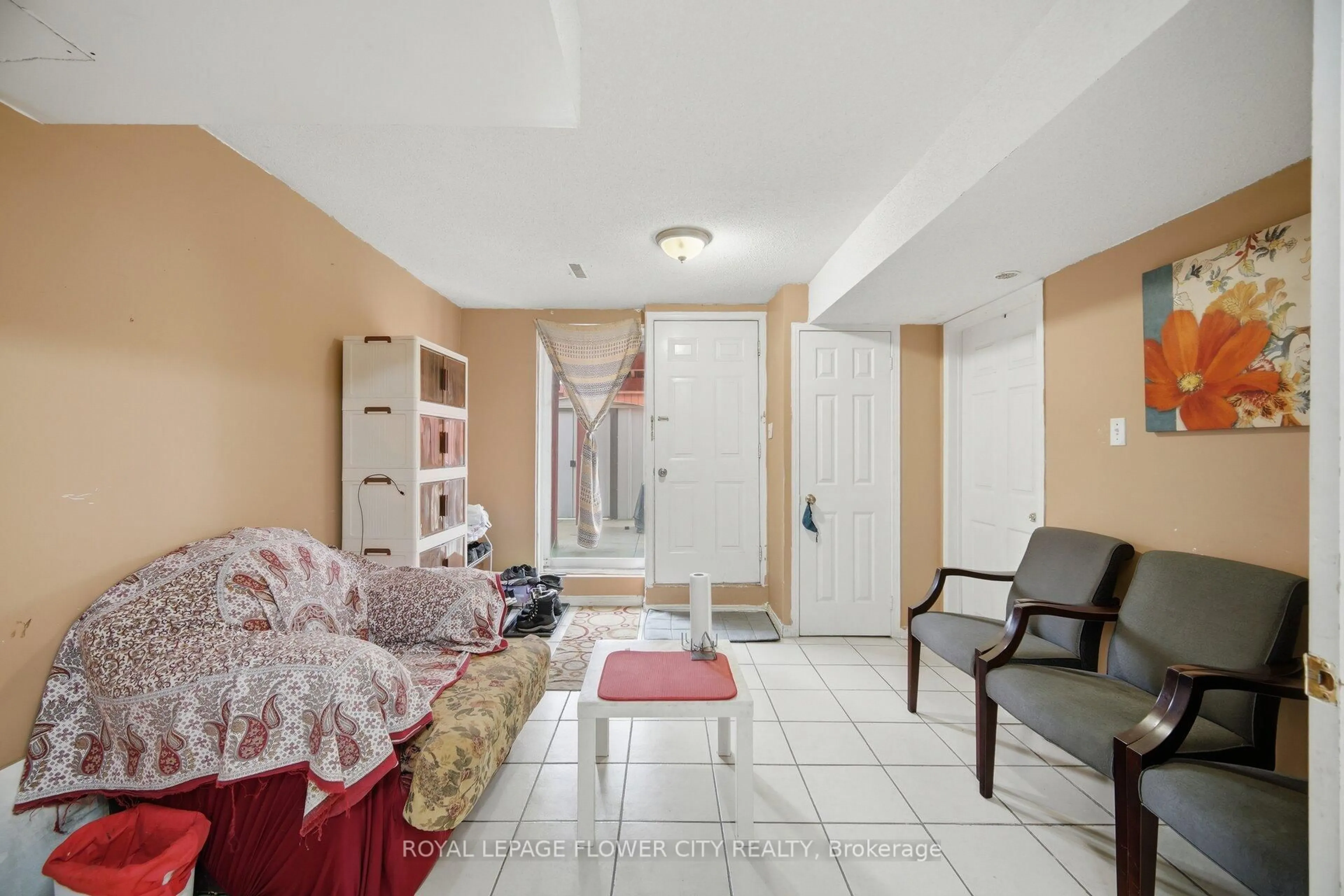 Indoor entryway for 30 Ridgefield Crt, Brampton Ontario L6P 1B4