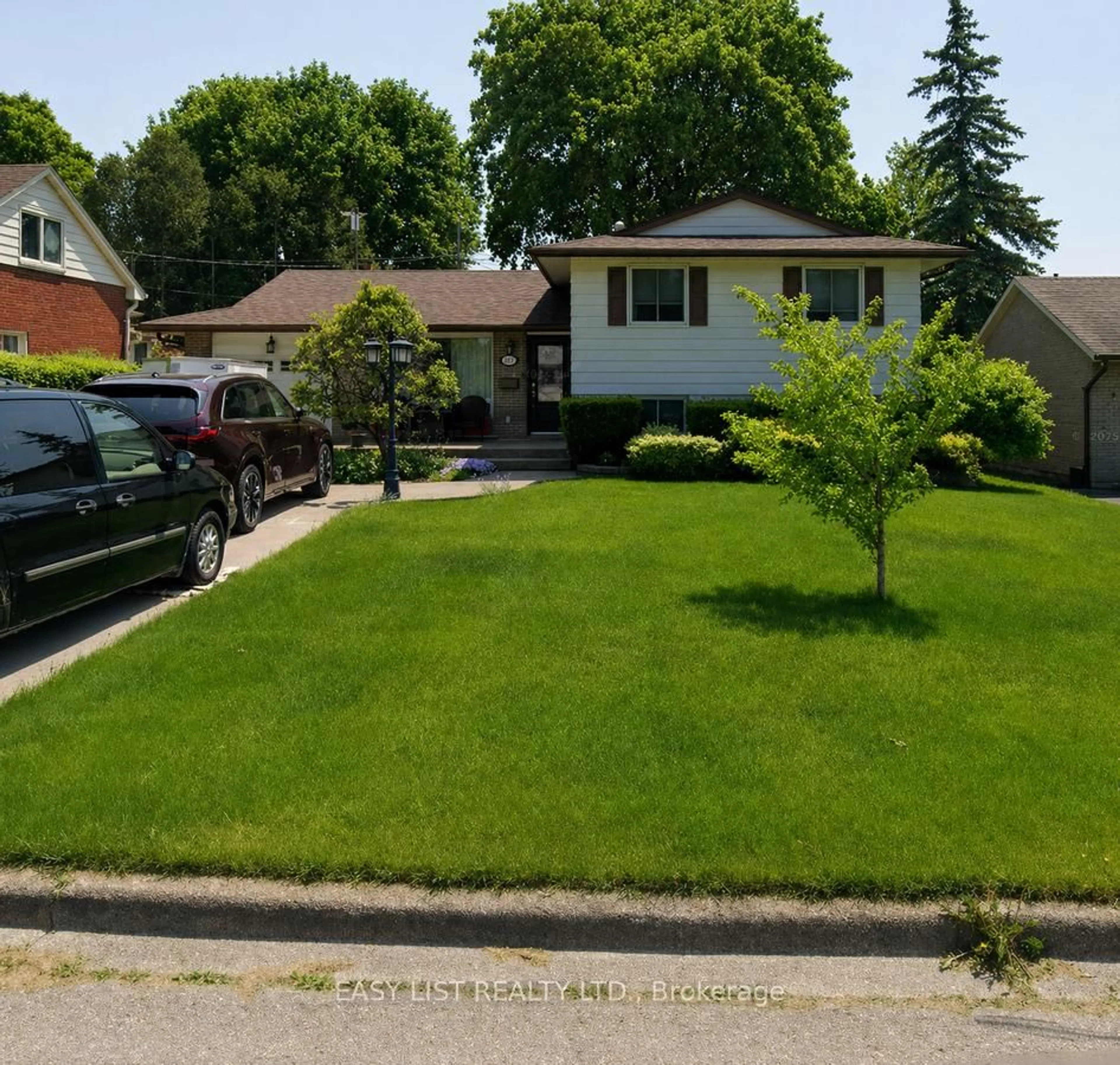 A pic from outside/outdoor area/front of a property/back of a property/a pic from drone, street for 233 Elmore Dr, Halton Hills Ontario L7J 1T8