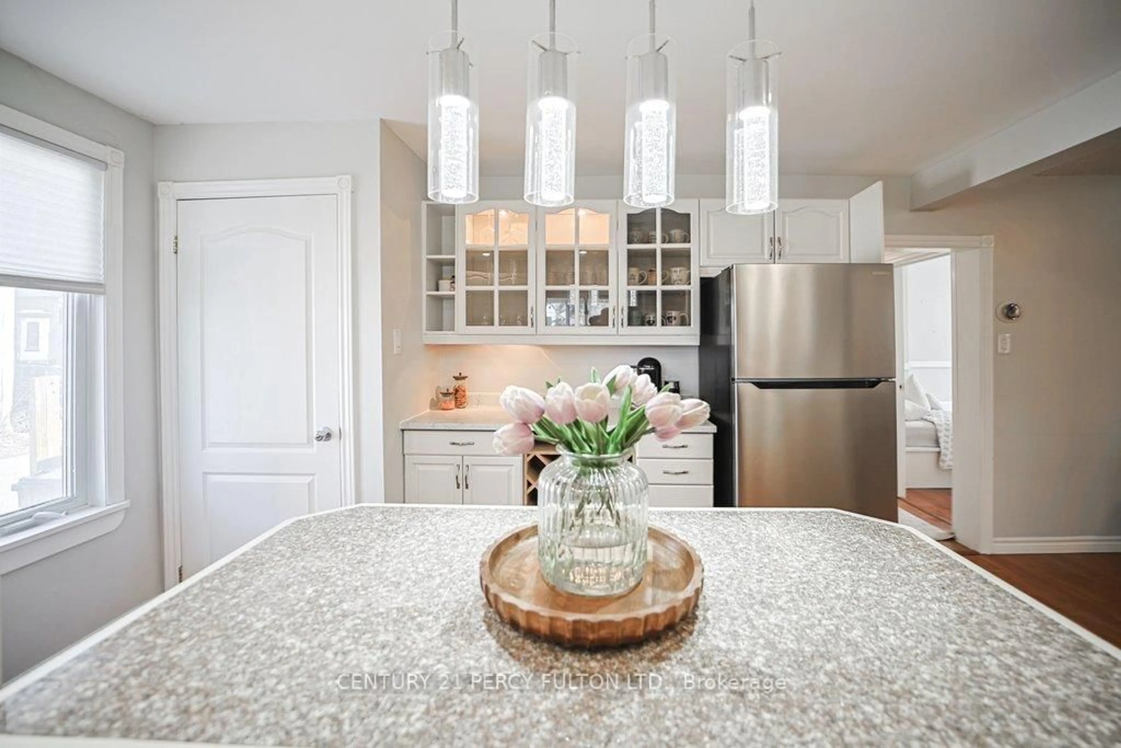 Contemporary kitchen, unknown for 3 Mill St, Brampton Ontario L6Y 1S4