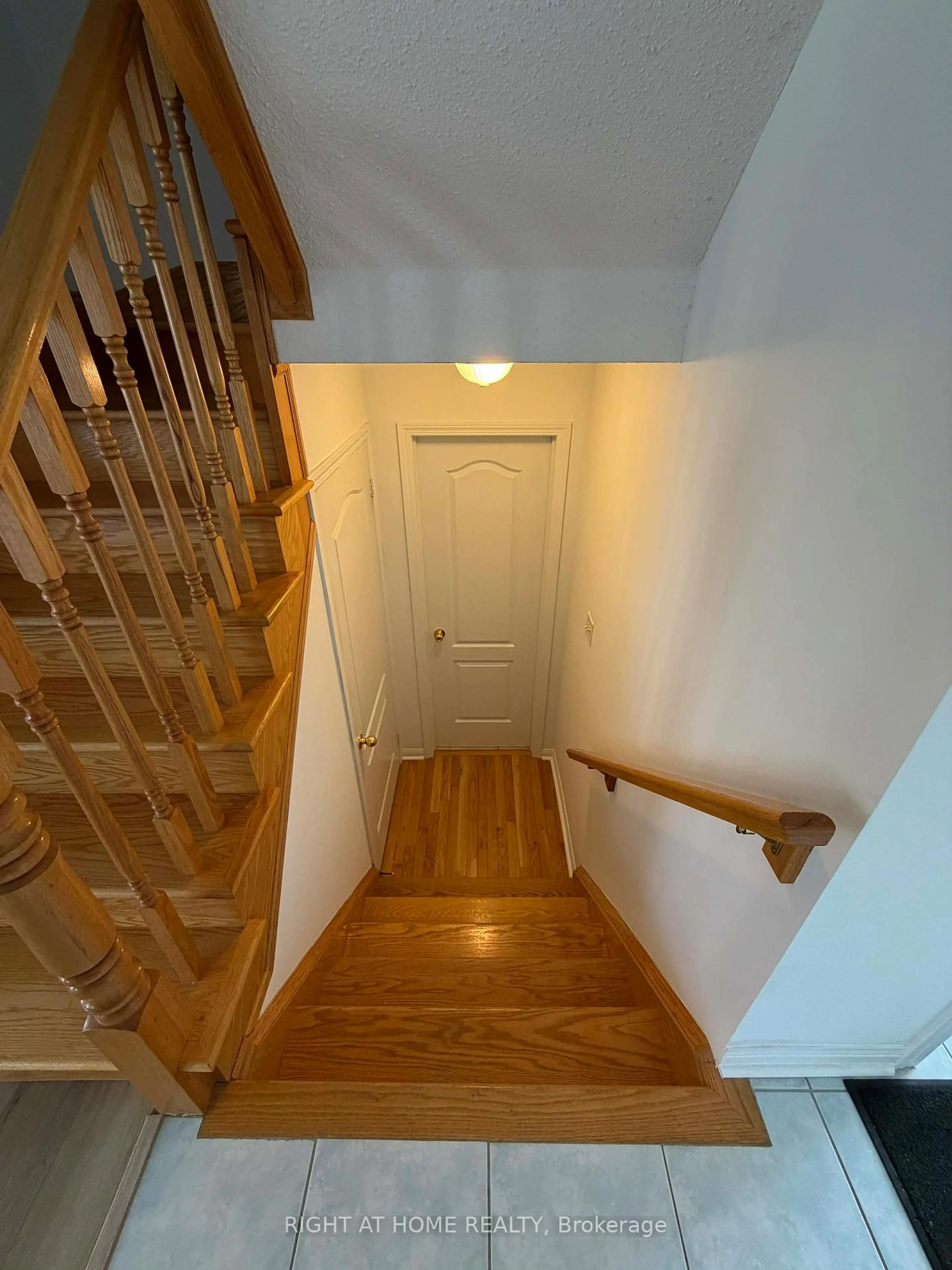 Stairs for 677 Irving Terr, Milton Ontario L9T 6H6