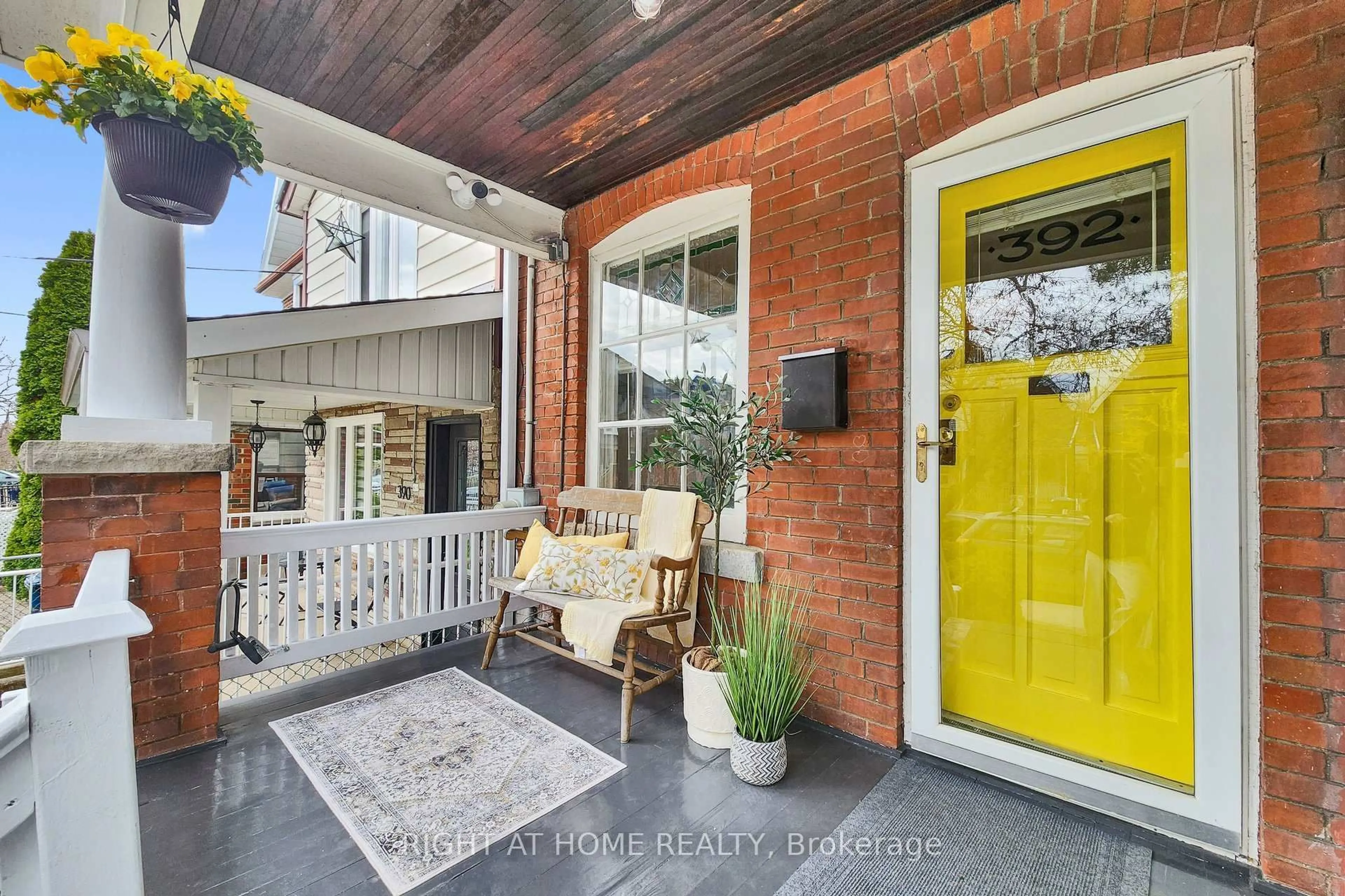 Indoor entryway for 392 Westmoreland Ave, Toronto Ontario M6H 3A7