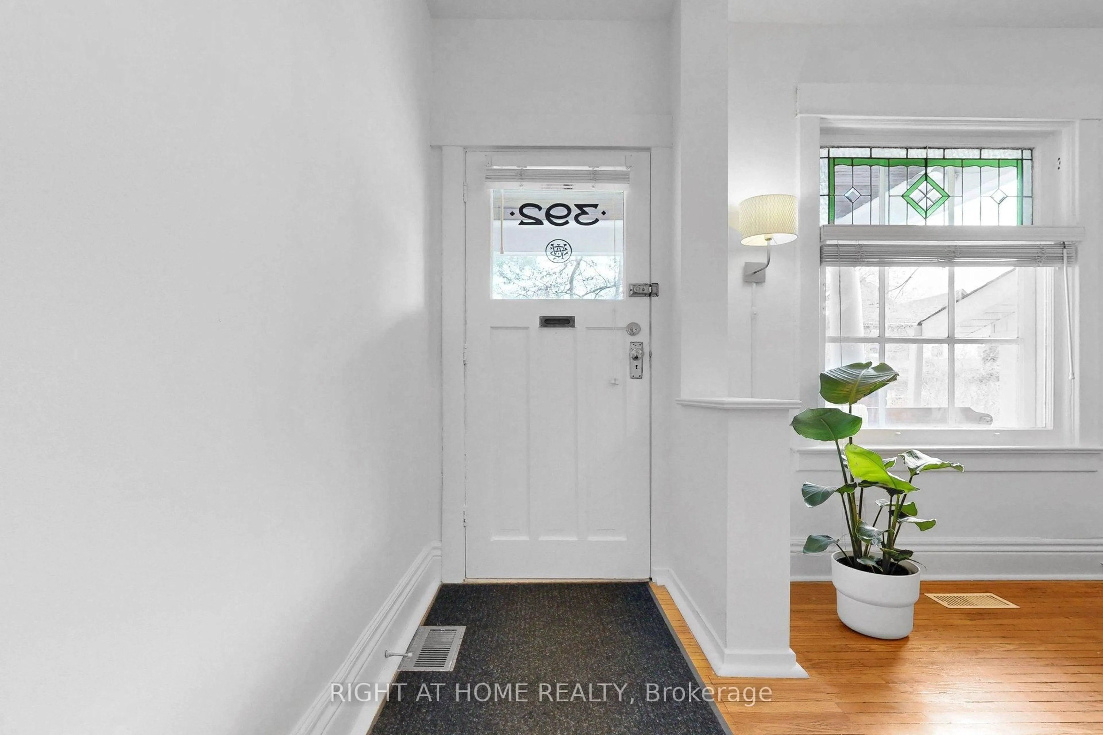 Indoor entryway for 392 Westmoreland Ave, Toronto Ontario M6H 3A7