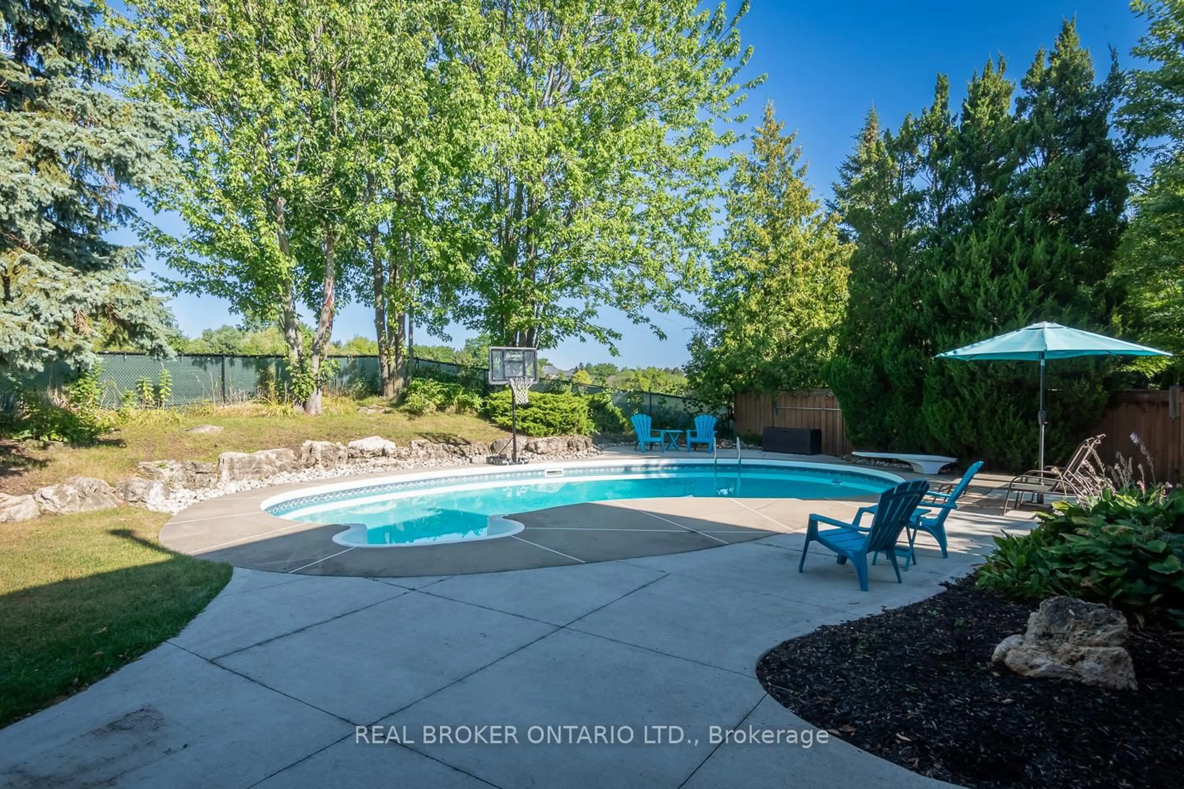 Pool for 2098 Edgebank Crt, Burlington Ontario L7M 2S9