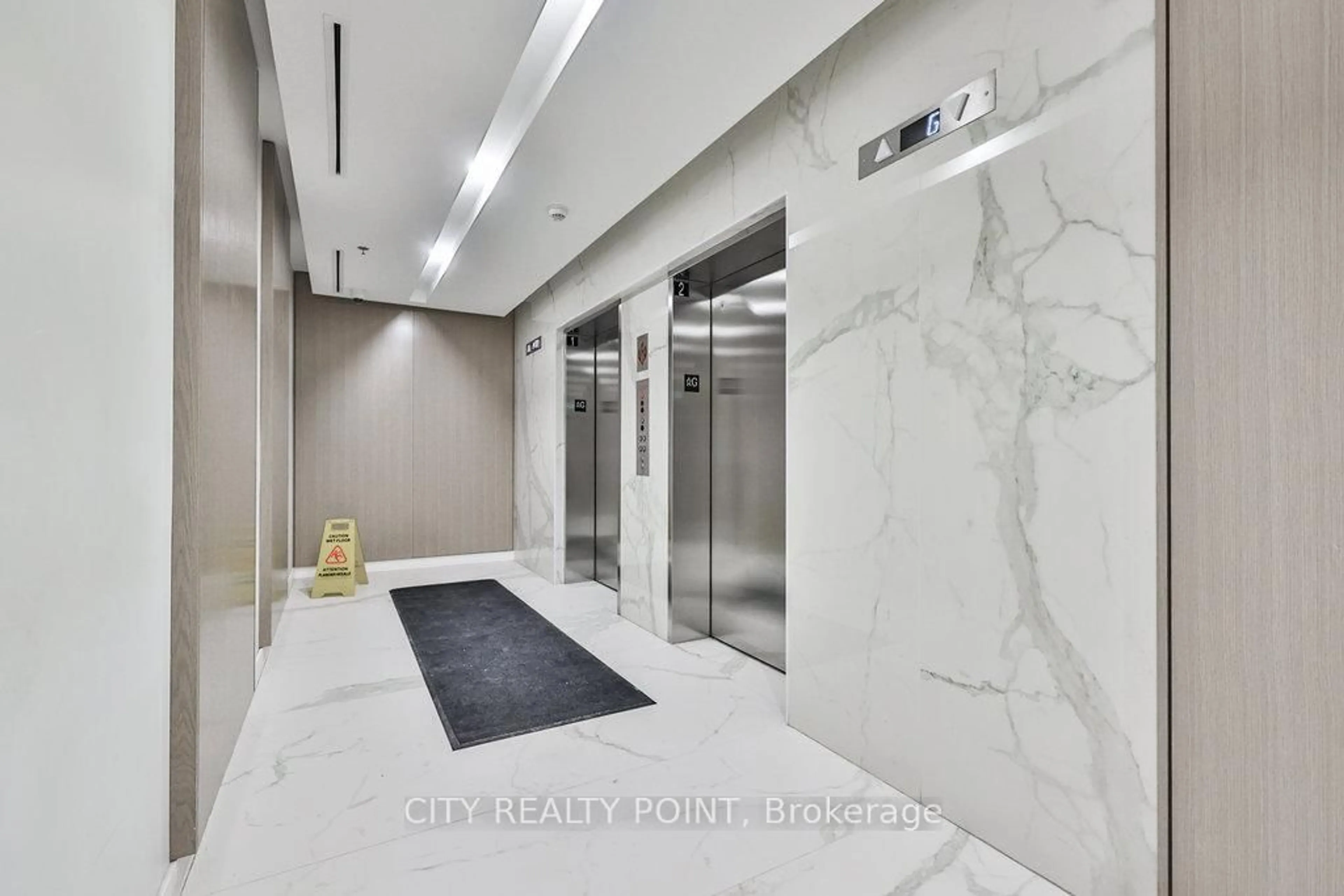 Indoor foyer for 370 Martha St #2204, Burlington Ontario L7R 0G9